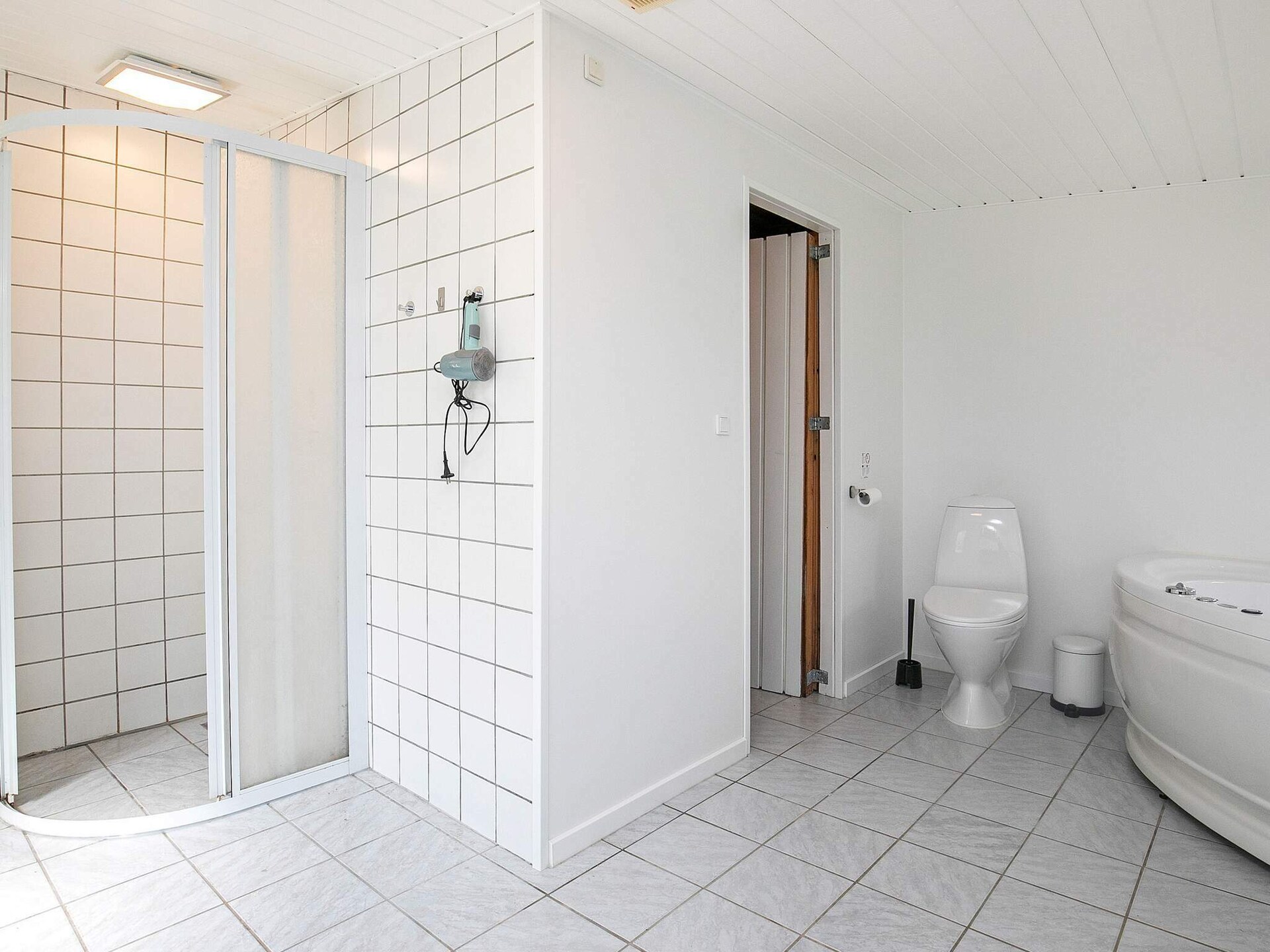Vrijstaand vakantiehuis met whirlpool, sauna en houten badkuip op 800m van zee - foto 23