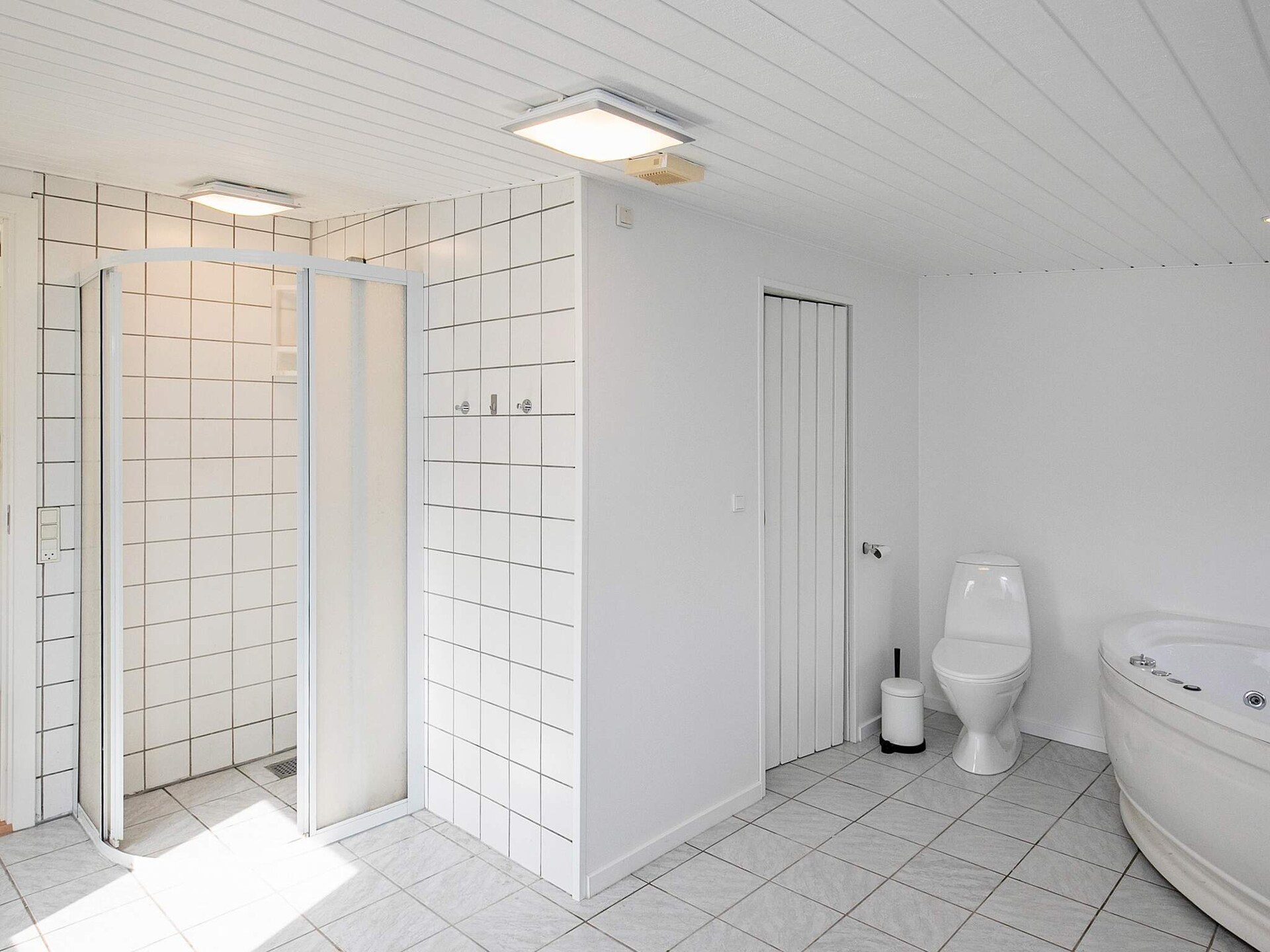 Vrijstaand vakantiehuis met whirlpool, sauna en houten badkuip op 800m van zee - foto 27