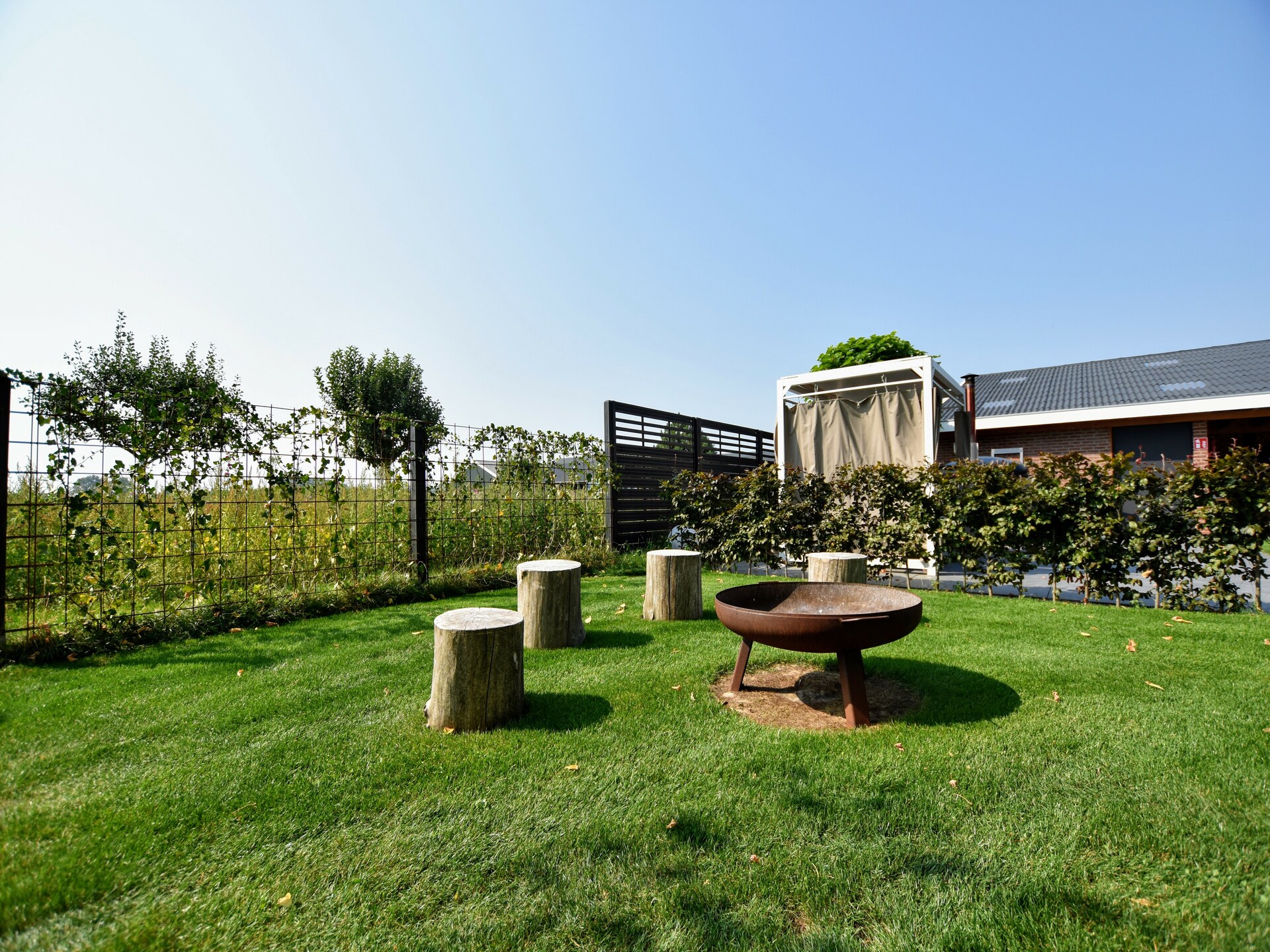 Villa Grenszicht: luxe villa met hottub, sauna en ruime tuin in Gelderland - foto 10