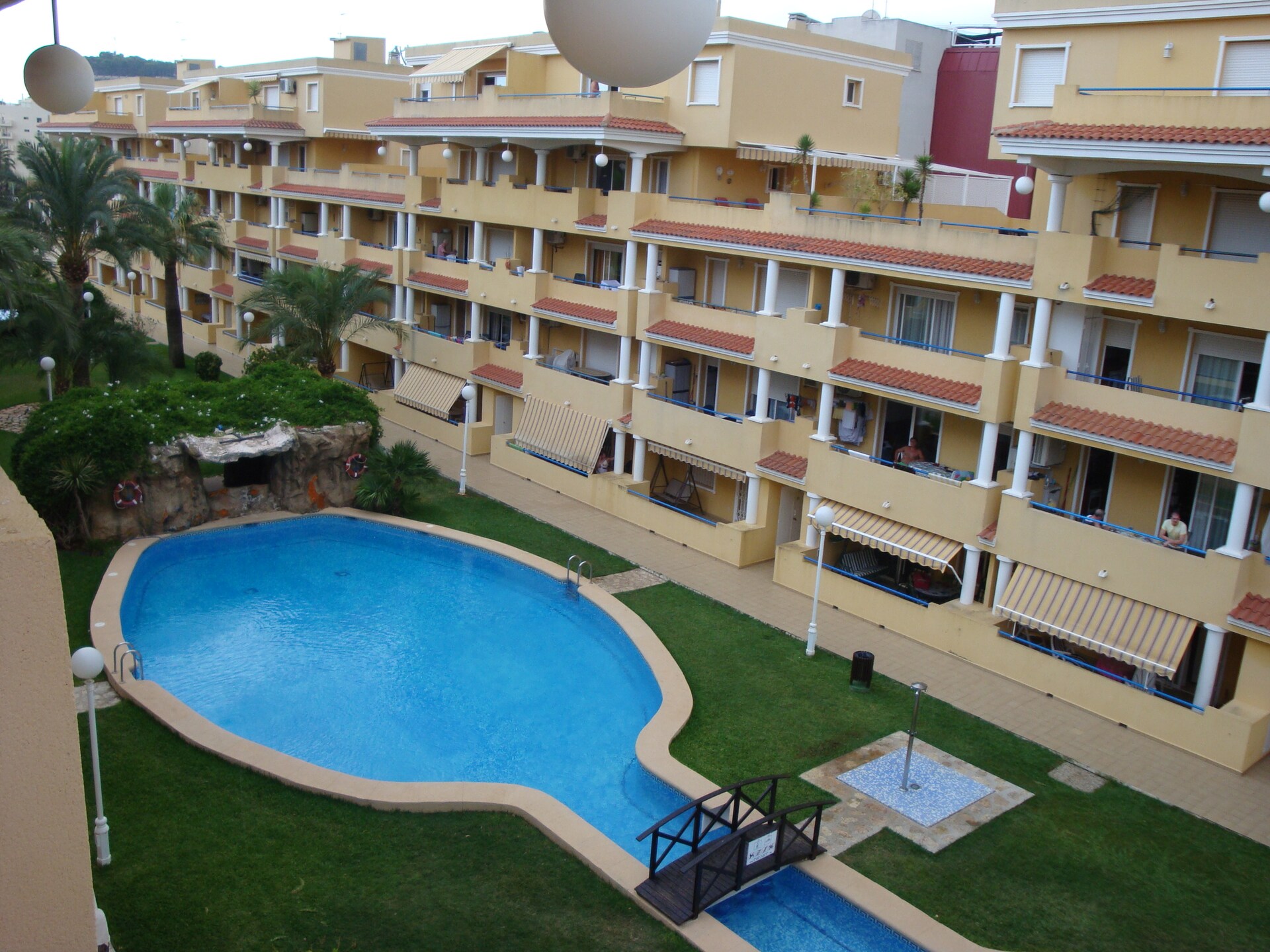 Luxe appartement in Denia met tuin, dakterras en zwembad, 300m van strand - foto 1