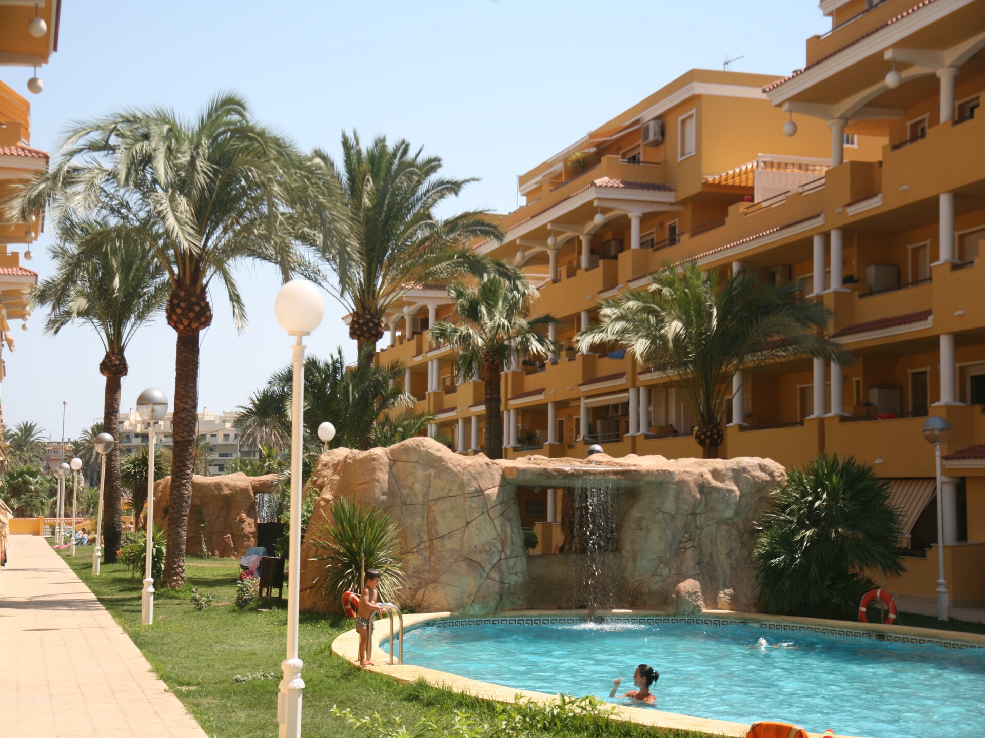 Luxe appartement in Denia met tuin, dakterras en zwembad, 300m van strand - foto 7