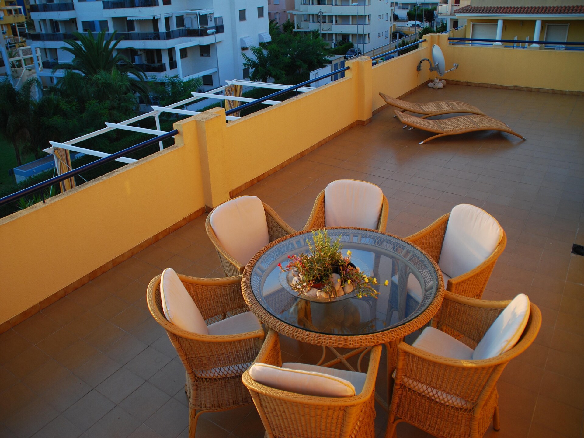Luxe appartement in Denia met tuin, dakterras en zwembad, 300m van strand - foto 3