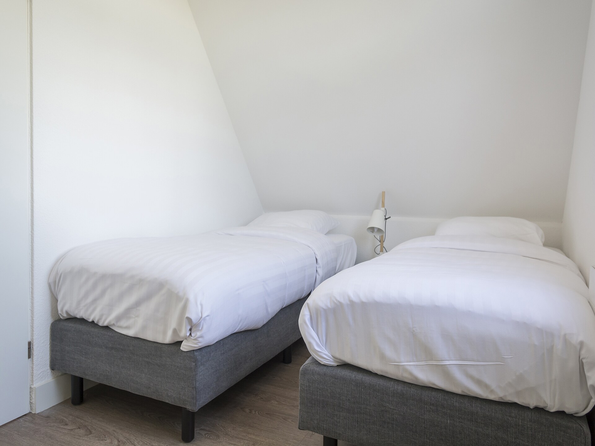 Halfvrijstaande bungalow met terras aan het Krimbos op Texel - foto 11