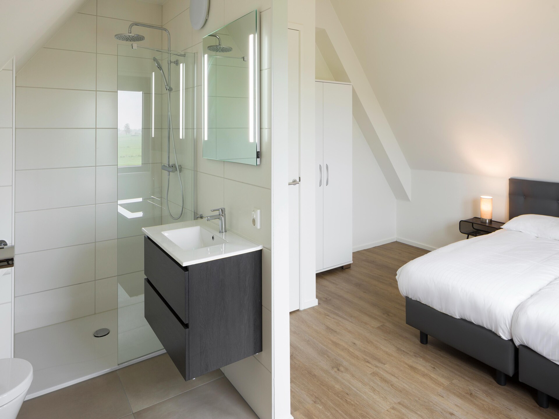 Waterstaete Ossenzijl 1: Luxe vrijstaande villa aan het water met privéboot - foto 8