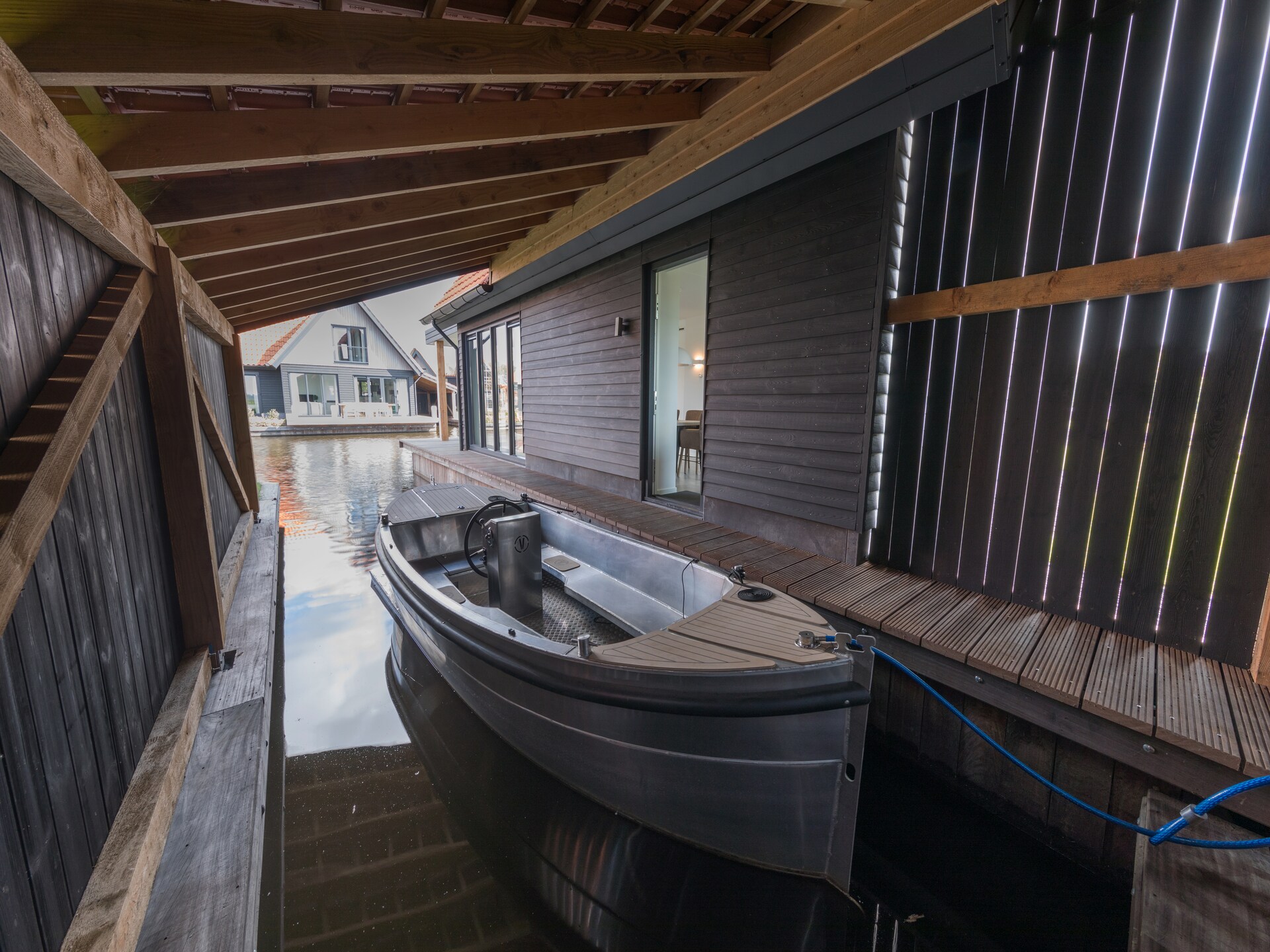 Waterstaete Ossenzijl 1: Luxe vrijstaande villa aan het water met privéboot - foto 7