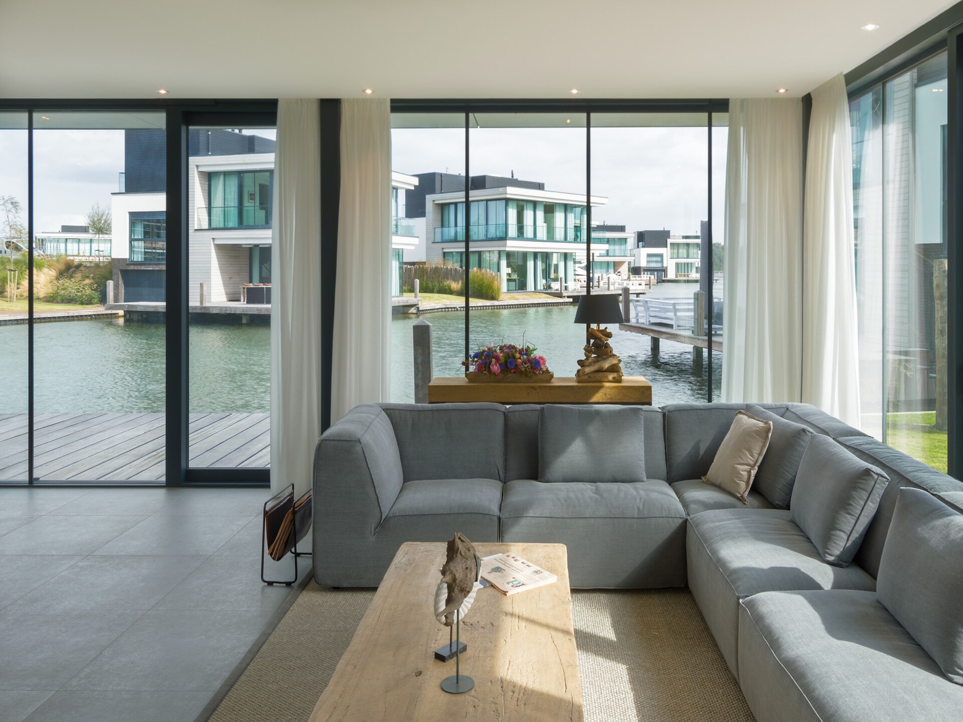 Luxe watervilla met Veerse Meer-zicht en 3 badkamers in Arnemuiden - foto 2