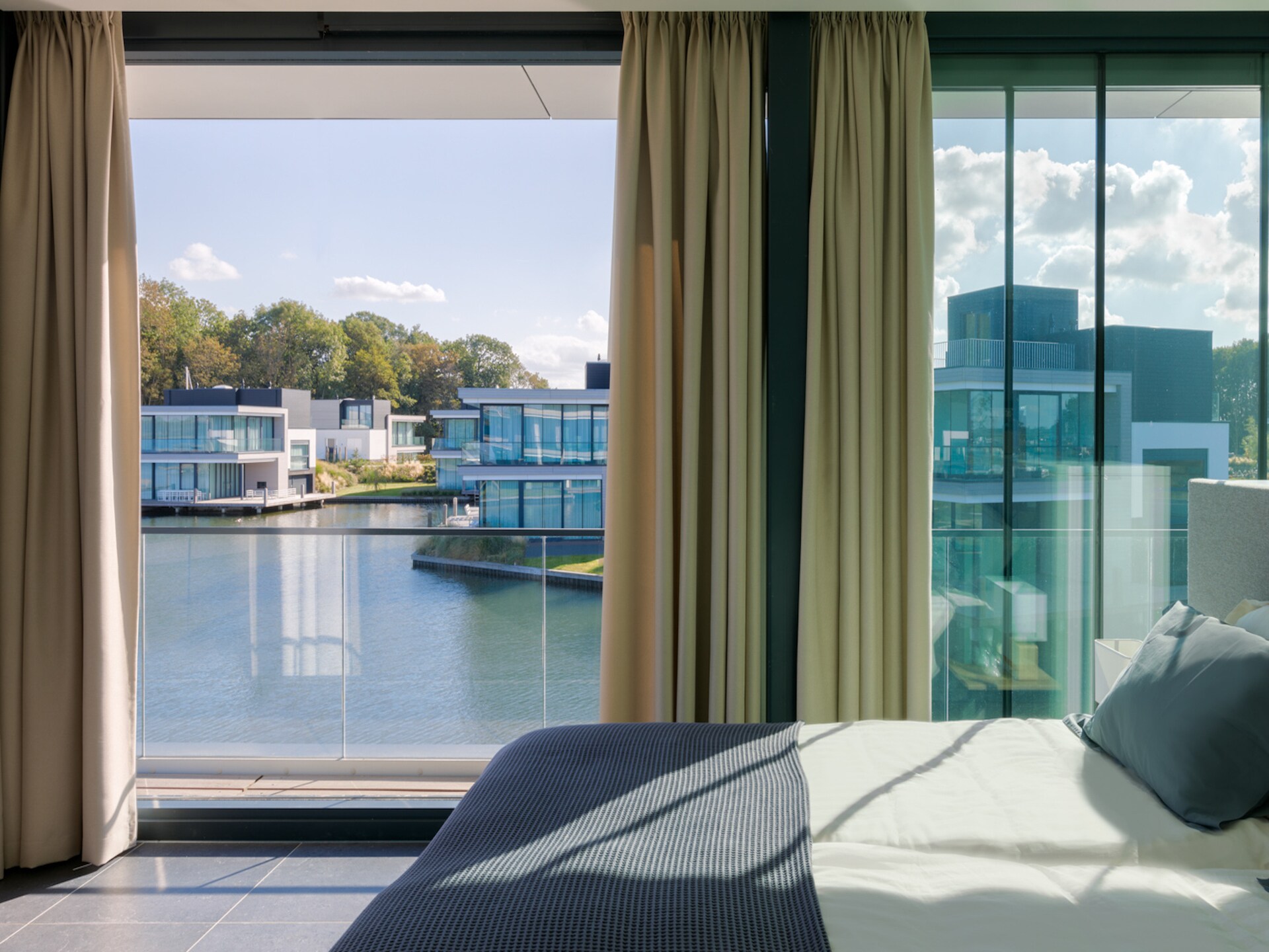 Luxe watervilla met Veerse Meer-zicht en 3 badkamers in Arnemuiden - foto 22