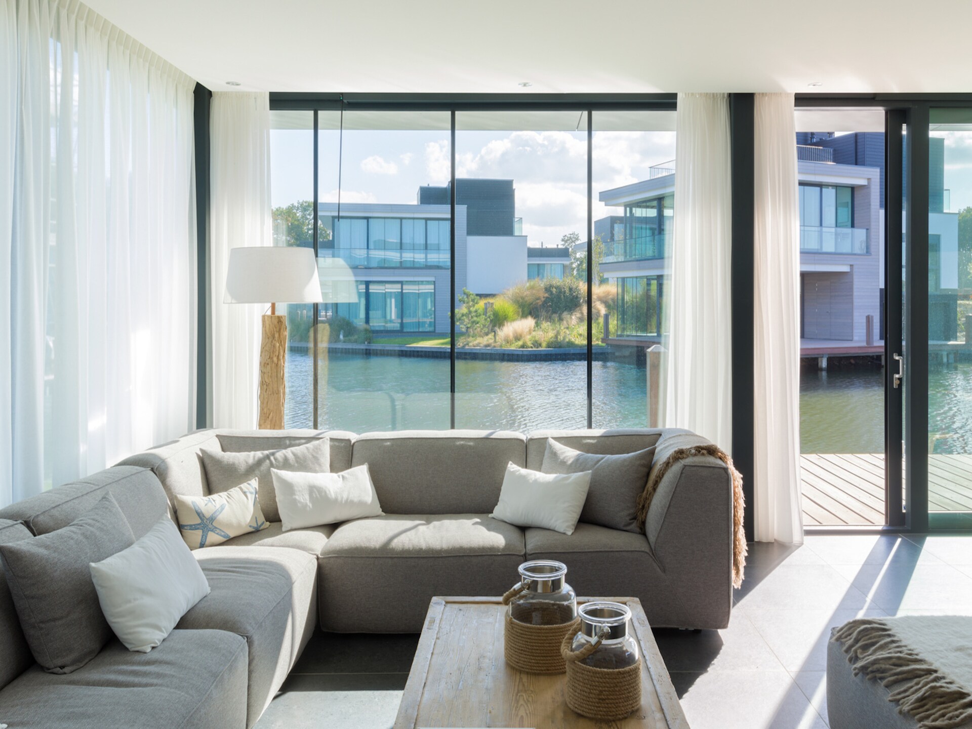 Luxe watervilla met Veerse Meer-zicht en 3 badkamers in Arnemuiden - foto 9