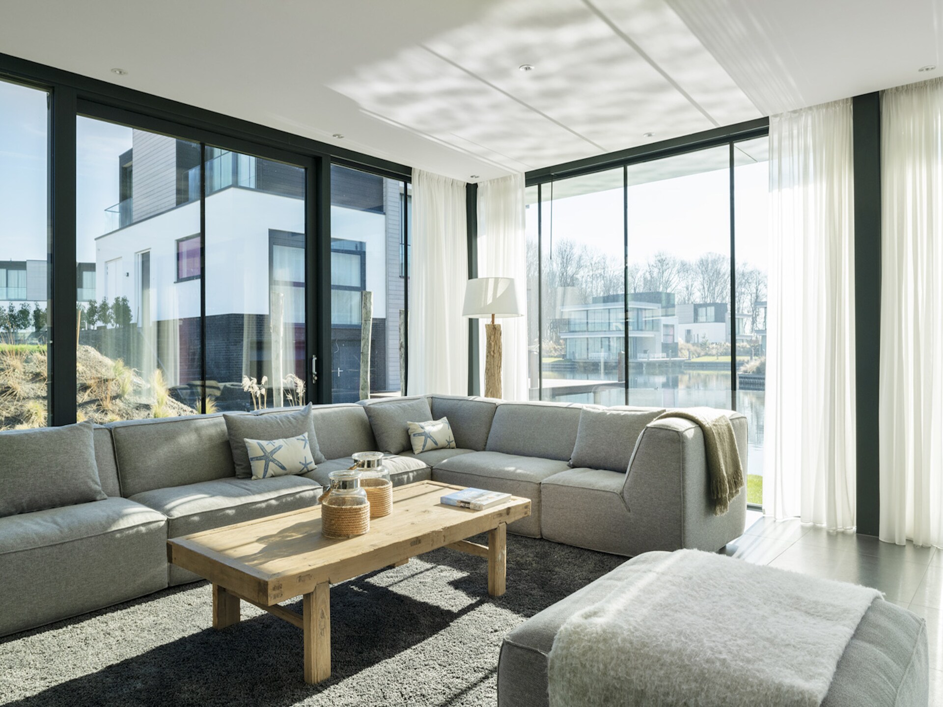 Luxe watervilla met Veerse Meer-zicht en 3 badkamers in Arnemuiden - foto 14