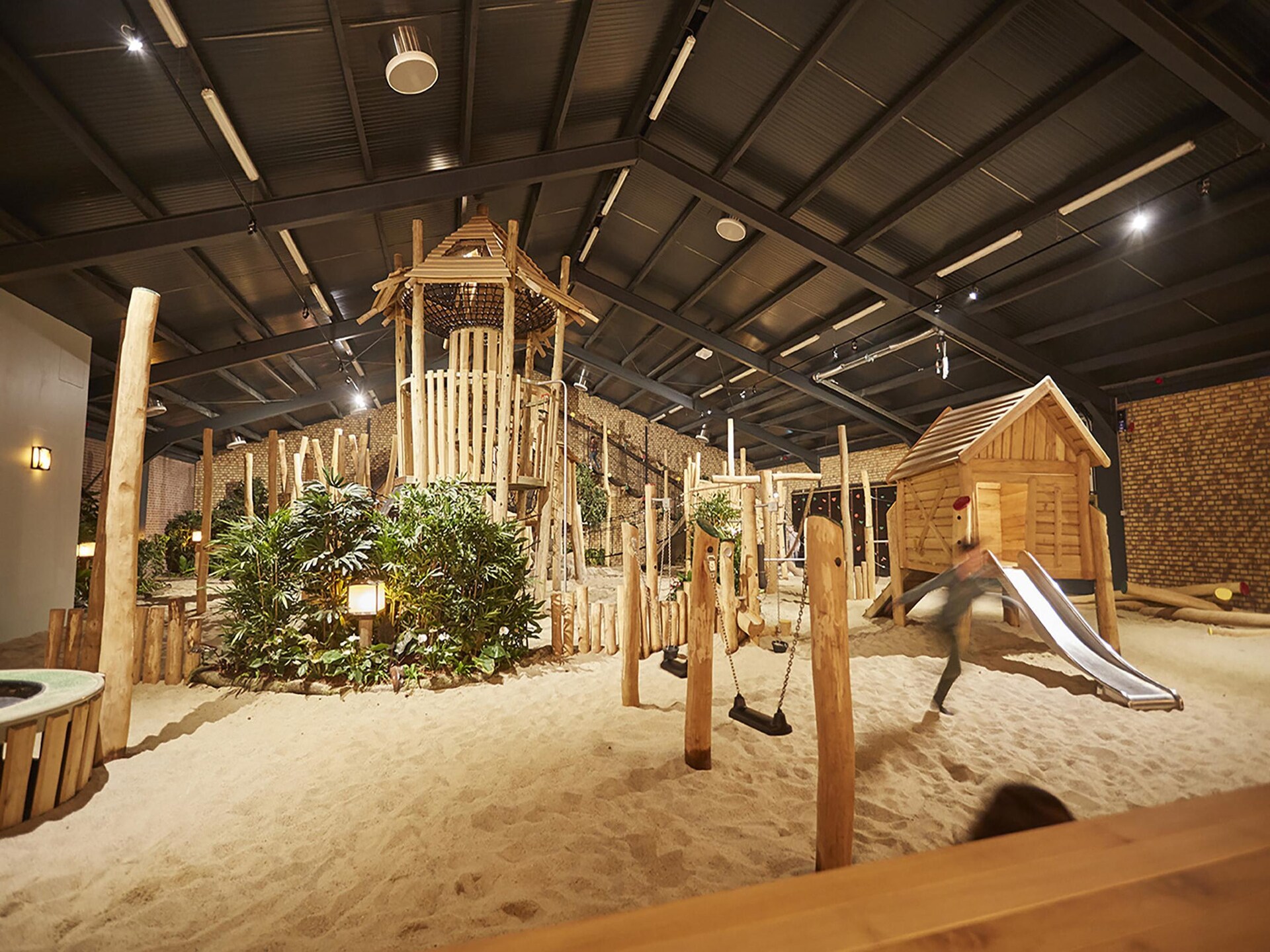 Luxe familievilla met speeltuin op vijfsterrenpark in Midden-Limburg - foto 36