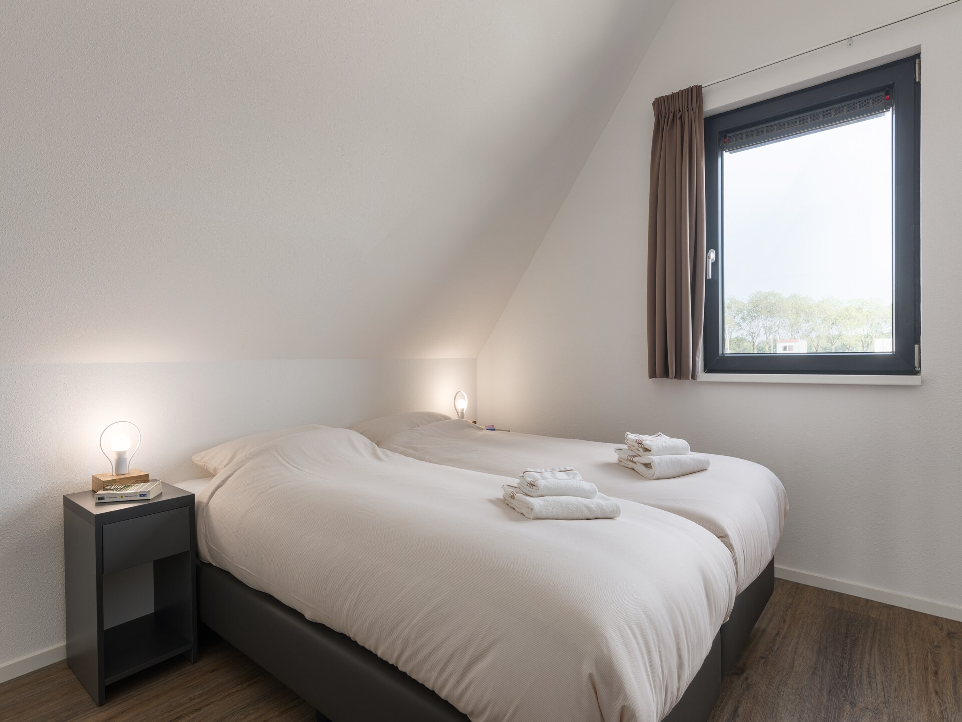 Luxe vrijstaande watervilla met eigen aanlegsteiger in Ossenzijl - foto 3
