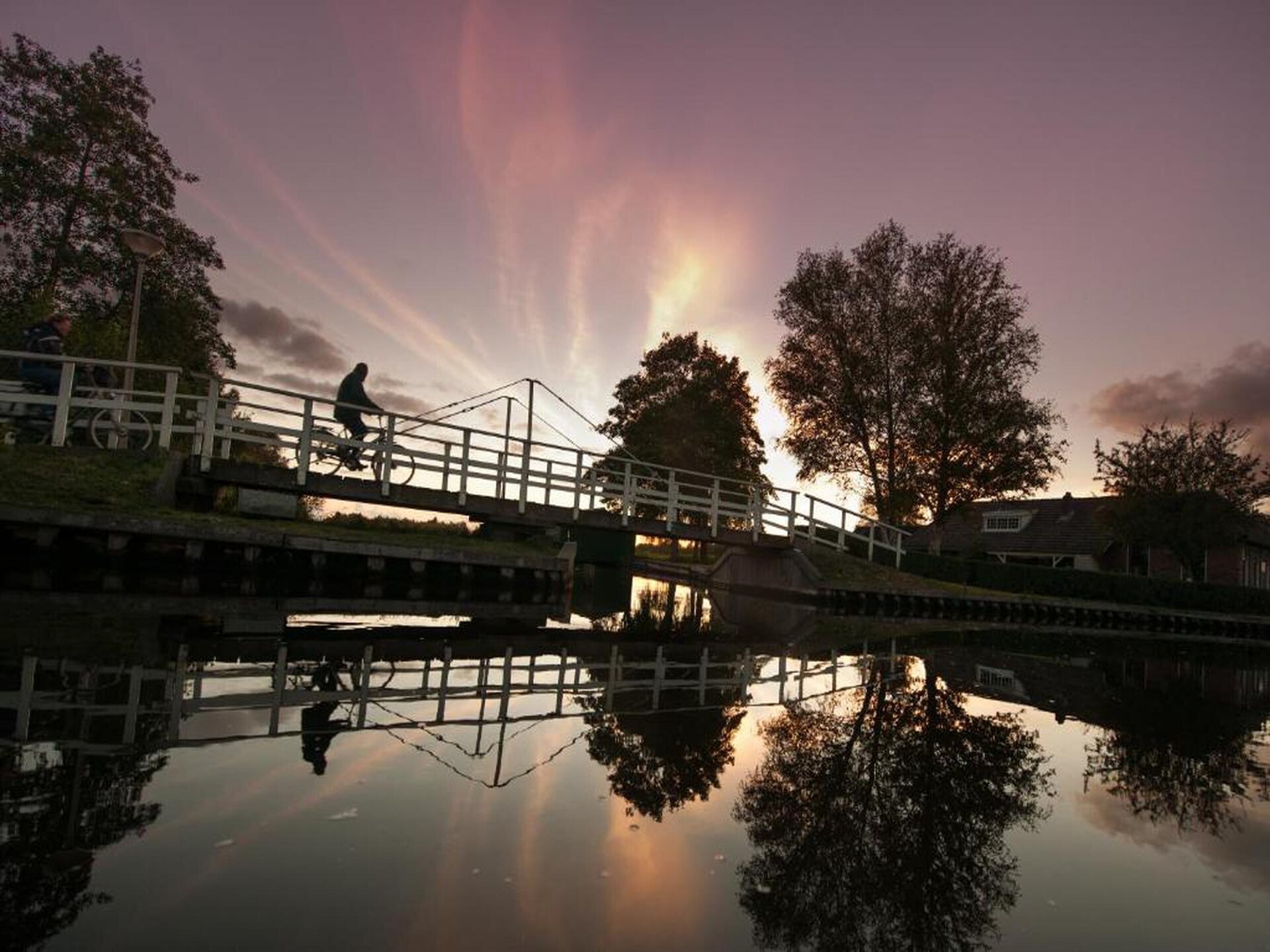 Luxe vrijstaande watervilla met eigen aanlegsteiger in Ossenzijl - foto 27