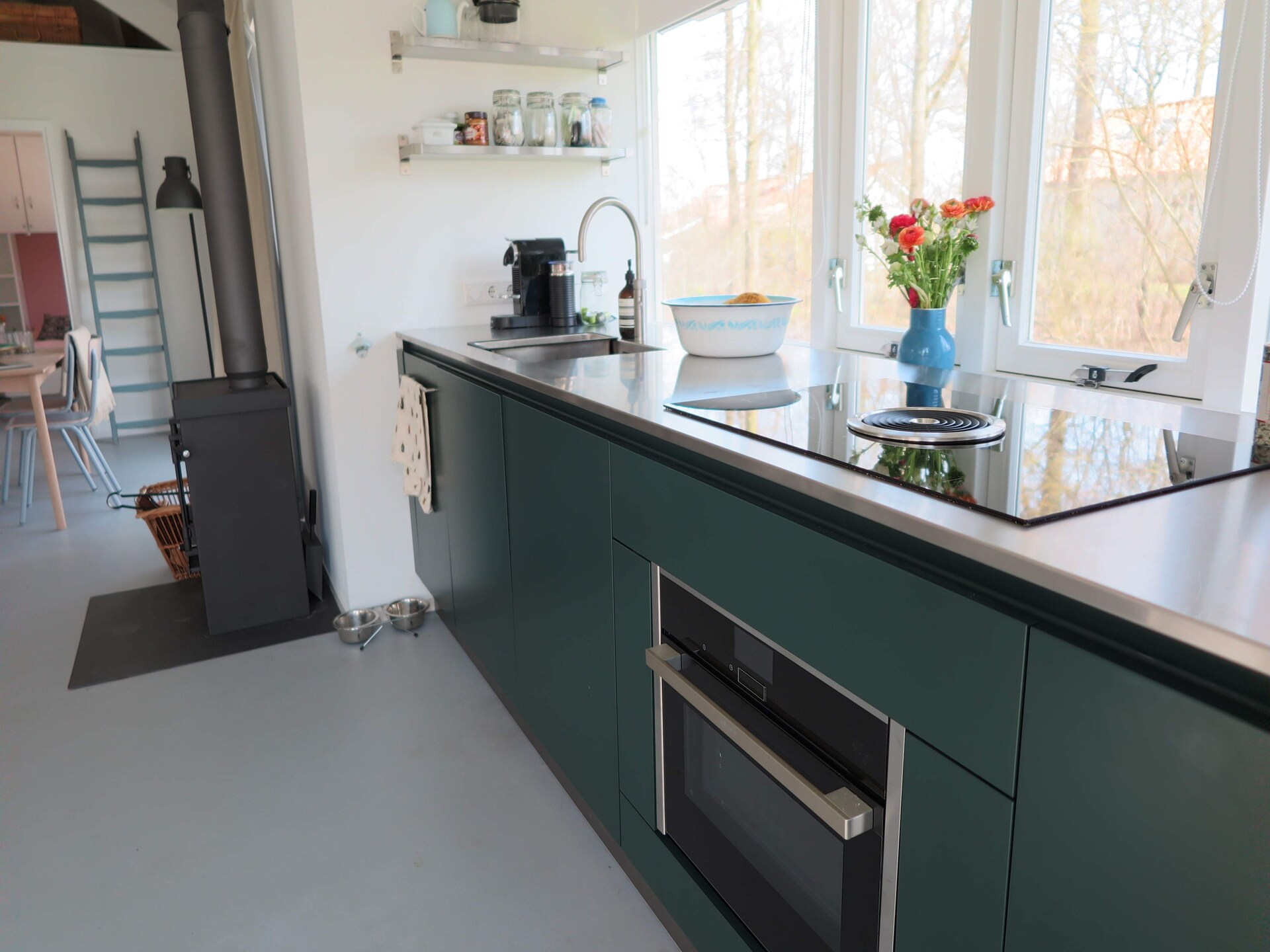 Vrijstaand boshuis met luxe tuin op 200 meter van het strand - foto 12