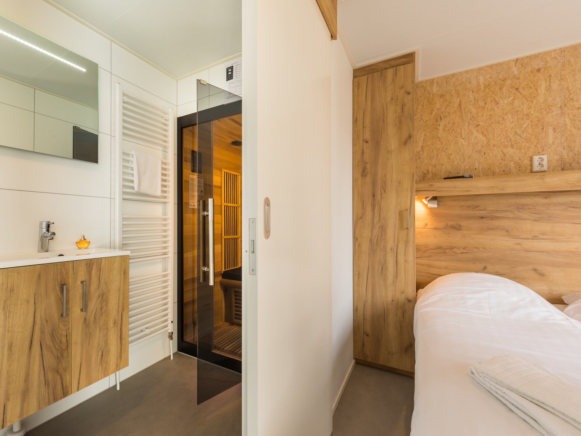 Vrijstaand chalet in hartje Drenthe, op rustig vakantiepark met zwembad - foto 37