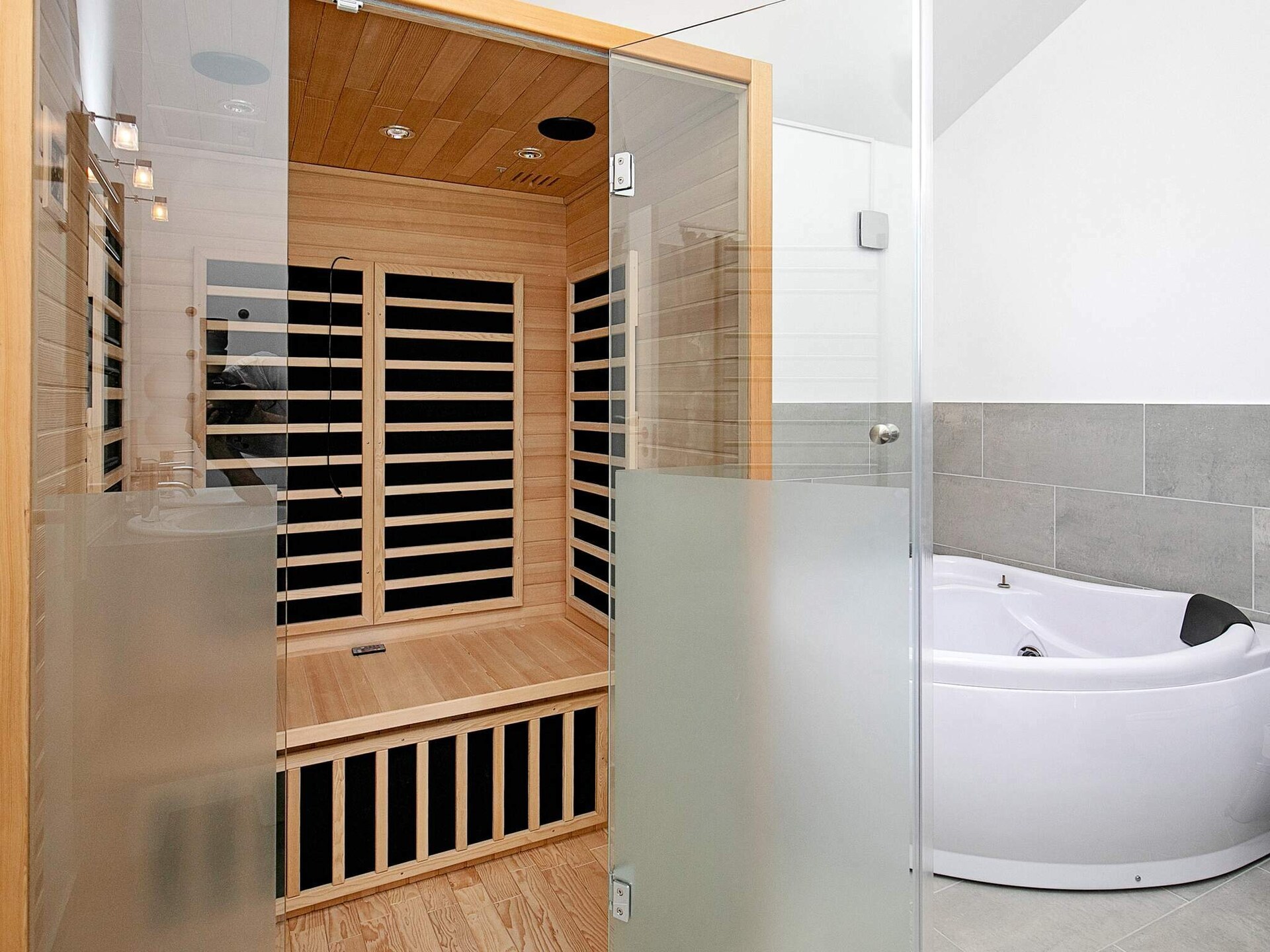 Luxe vrijstaand vakantiehuis met whirlpool en sauna nabij Grønhøj Strand - foto 34