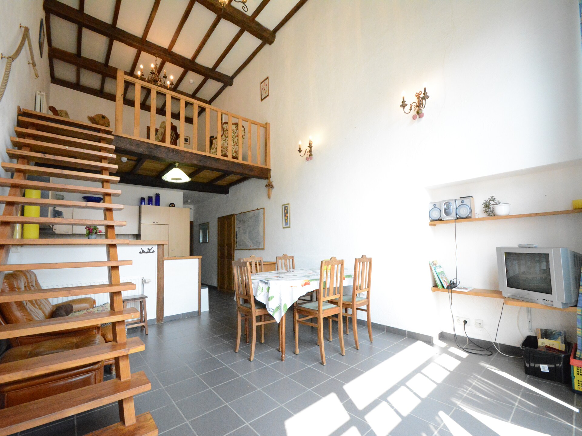 5-persoons vakantiehuis met vintage sfeer en twee terrassen in Daverdisse - foto 3