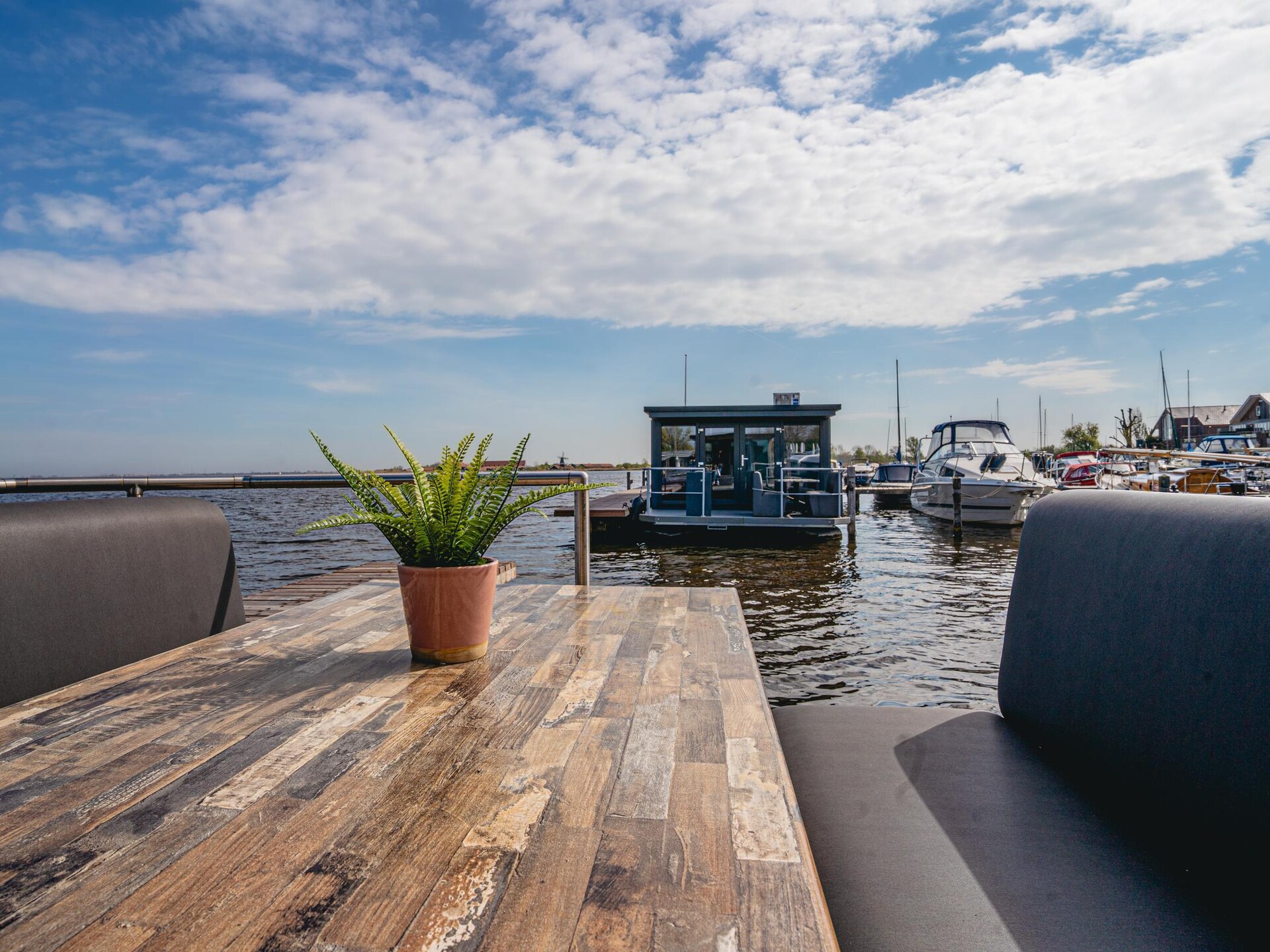 Moderne woonboot met panoramisch uitzicht op het Uitgeestermeer - foto 18