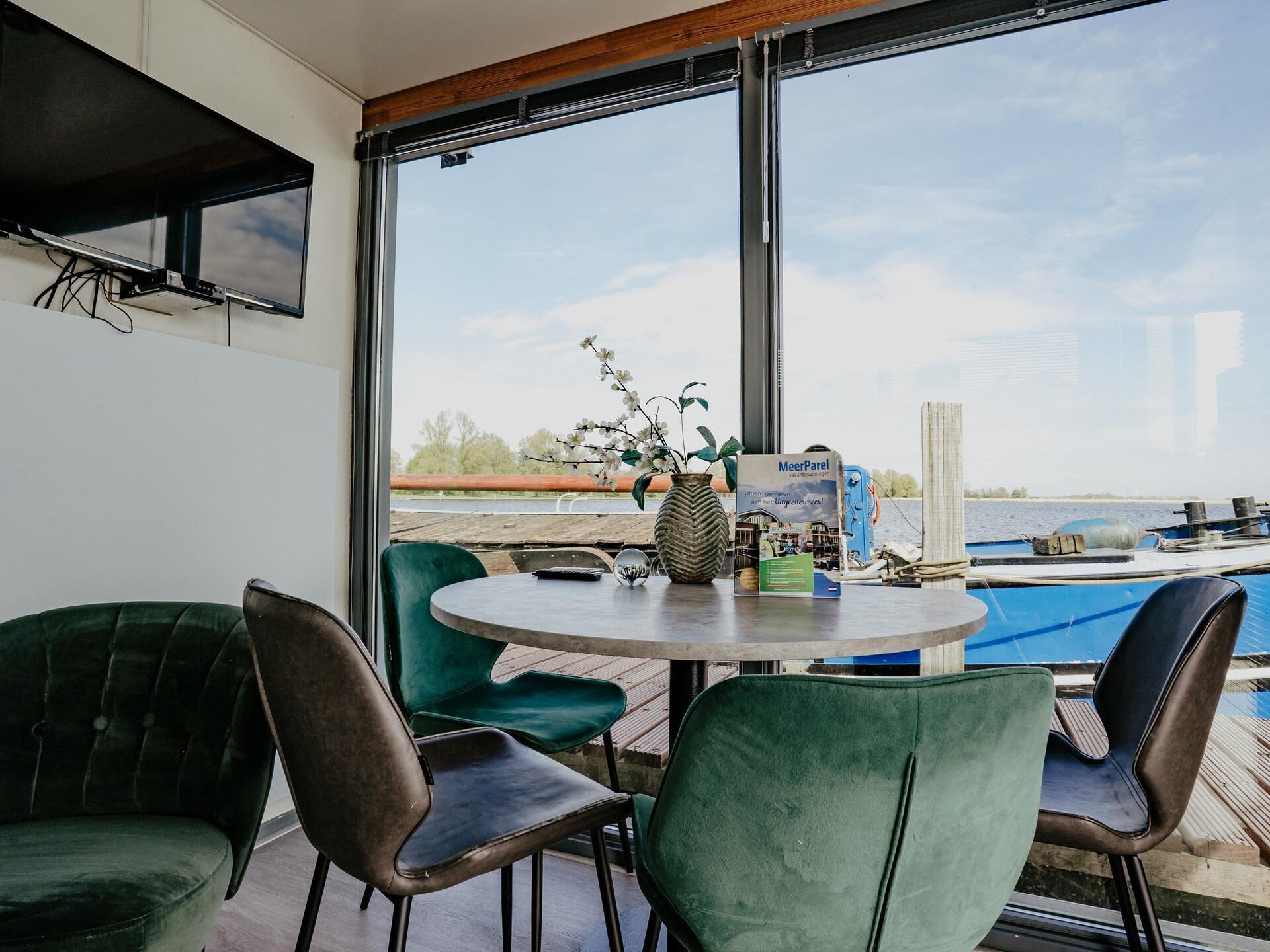 Moderne woonboot met panoramisch uitzicht op het Uitgeestermeer - foto 3