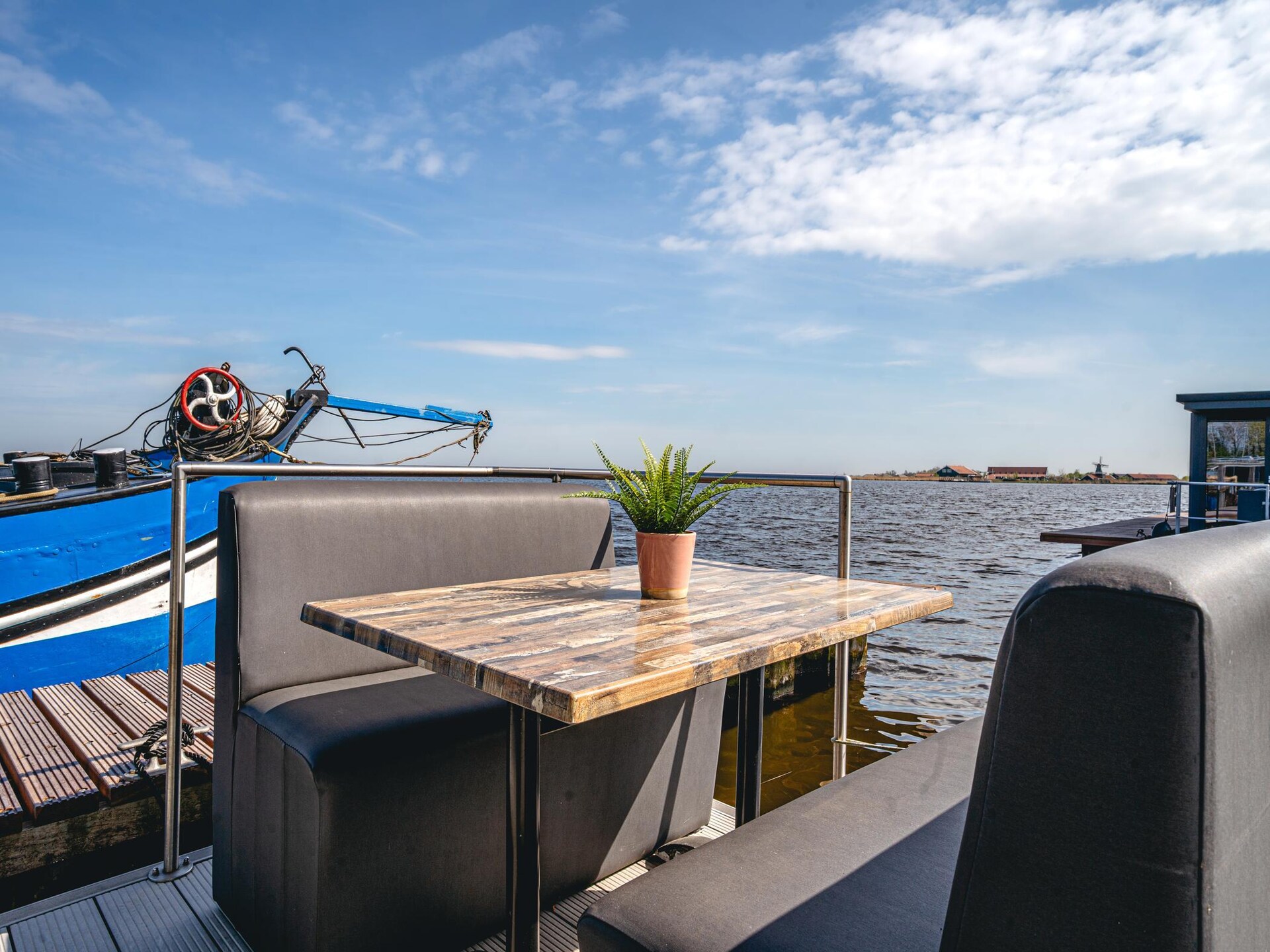 Moderne woonboot met panoramisch uitzicht op het Uitgeestermeer - foto 19
