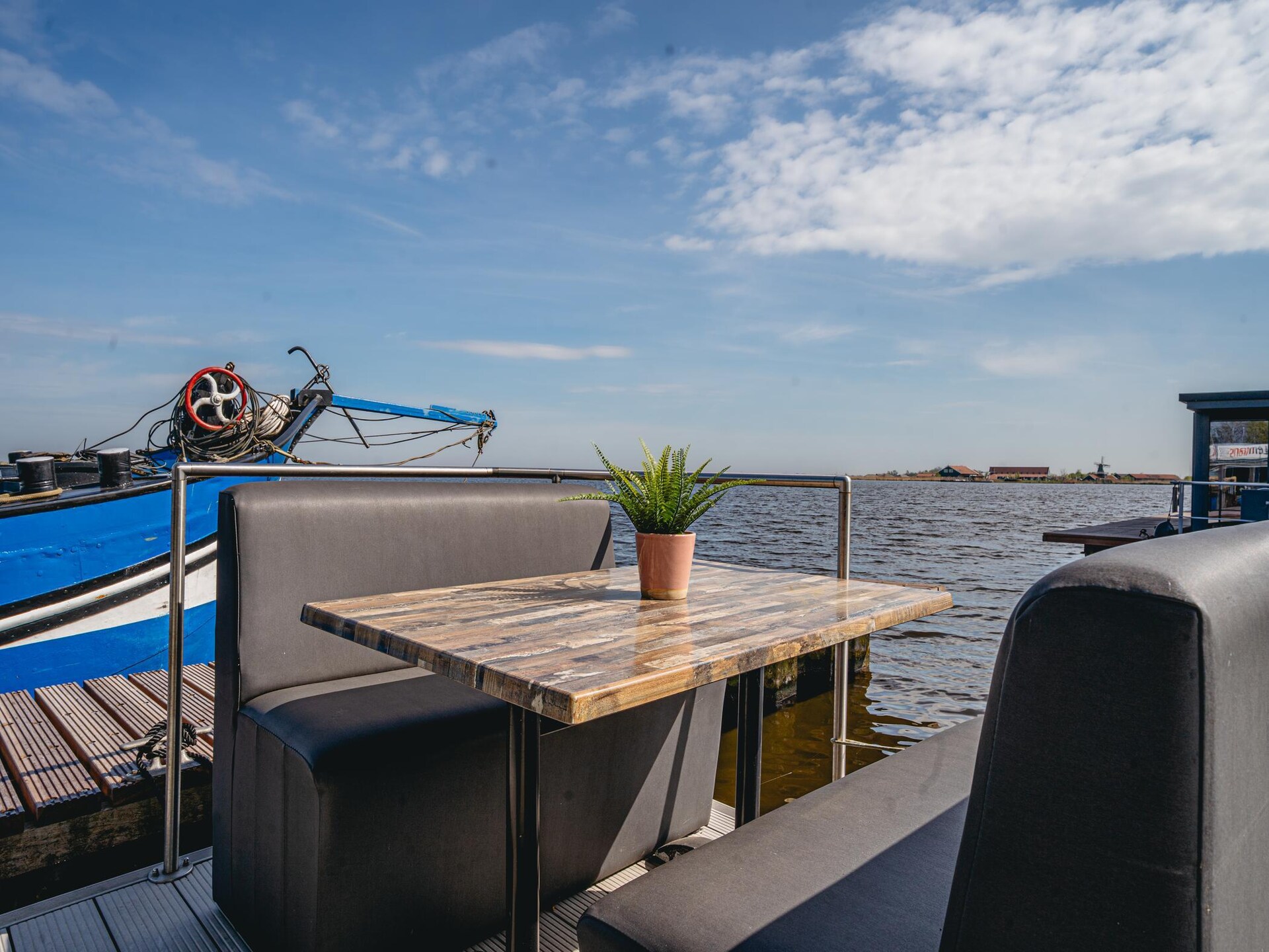 Moderne woonboot met panoramisch uitzicht op het Uitgeestermeer - foto 20