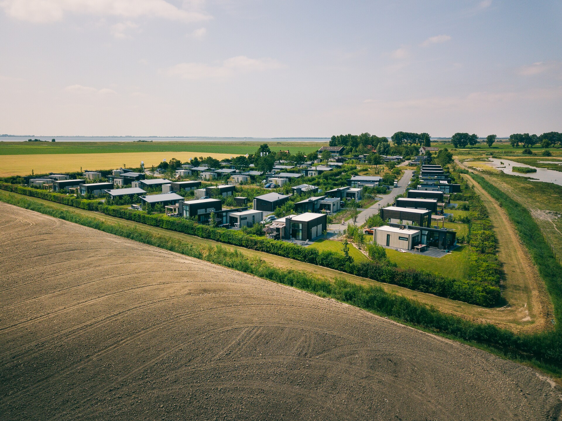 Duurzame 4-persoonsbungalow aan natuurgebied in Herkingen - foto 2