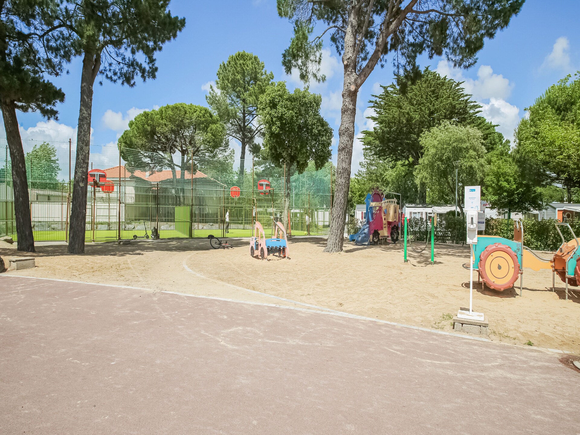 Op 1,5 km van het strand: Moderne stacaravan in Saint-Jean-de-Monts - foto 15