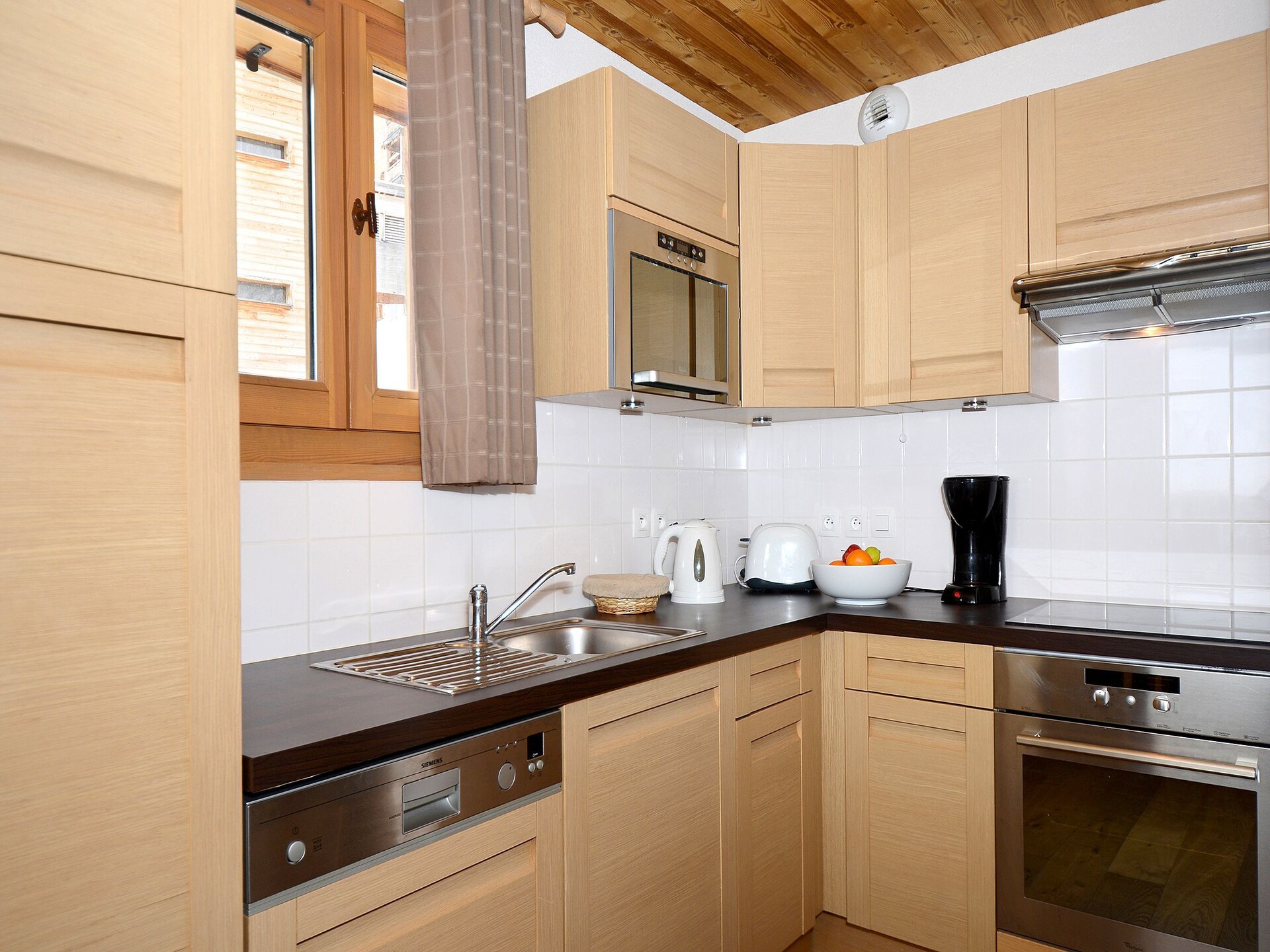 Authentiek chalet in Arâches-La-Frasse, direct aan de piste met uitzicht - foto 10