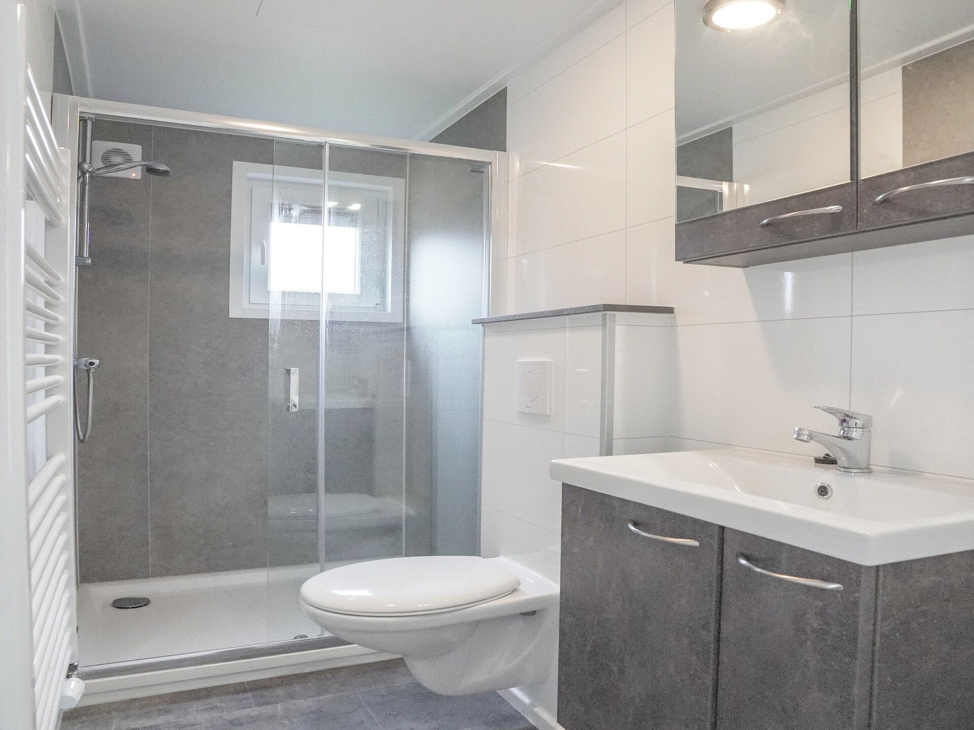 Lichte bungalow voor 3 personen aan het water in Zuna - foto 10