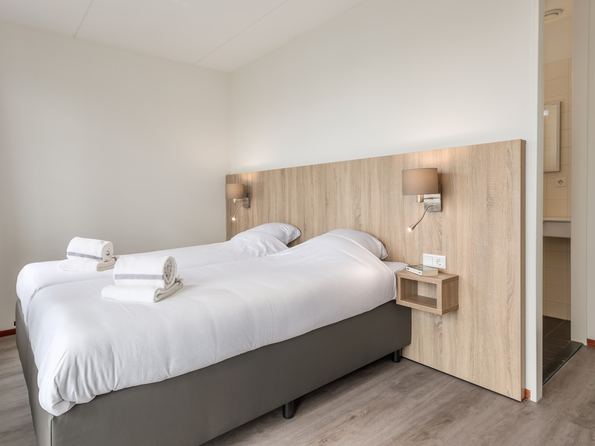 Licht appartement in Marinapark Volendam met tuin, 2 badkamers en huisdieren welkom - foto 13