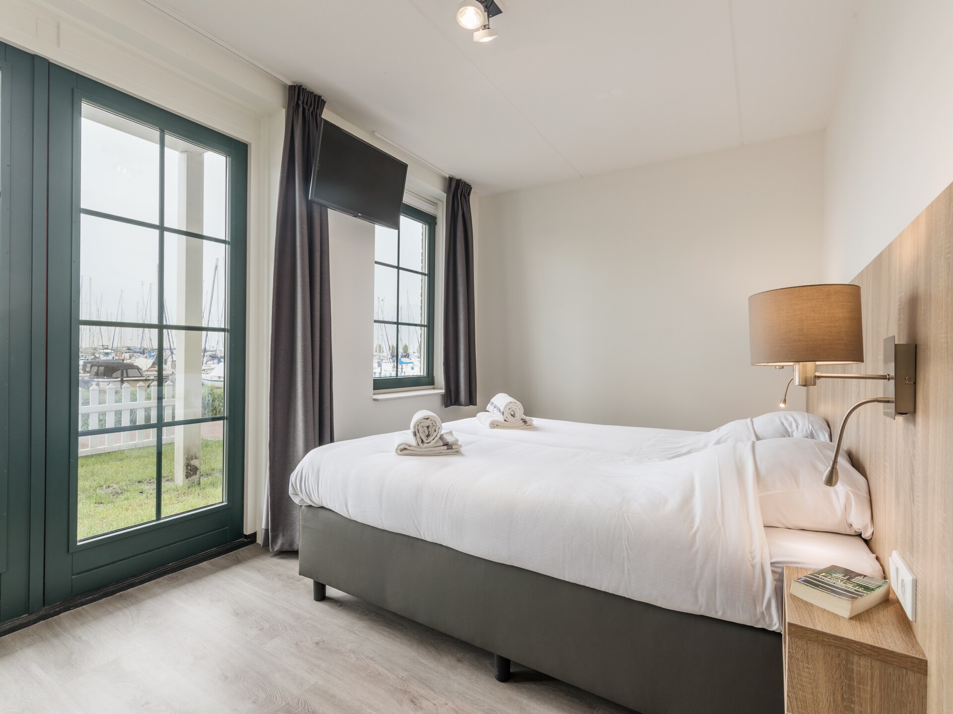 Licht appartement in Marinapark Volendam met tuin, 2 badkamers en huisdieren welkom - foto 14