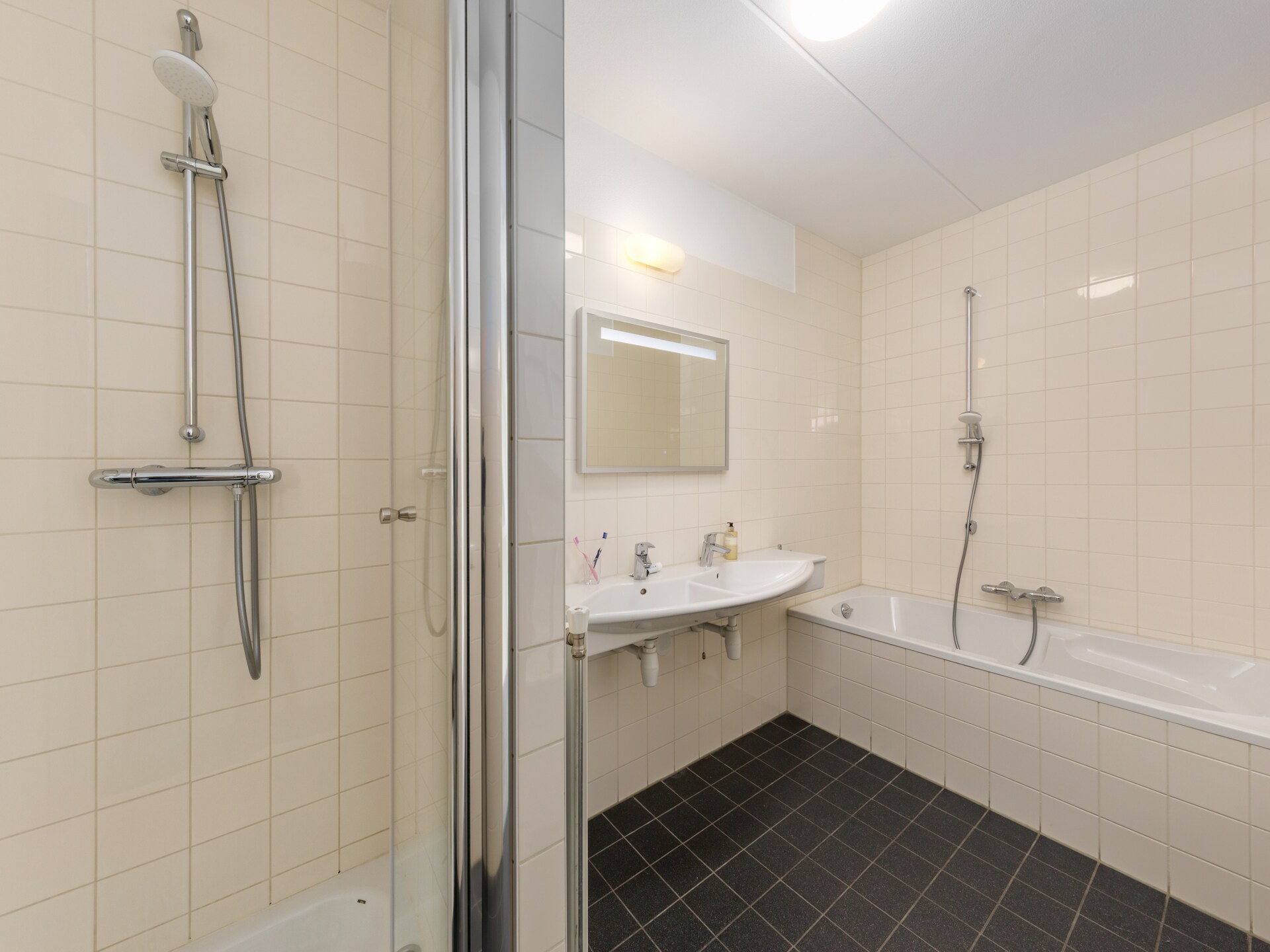 Halfvrijstaand vakantiehuis aan het water in Marinapark Volendam - foto 10