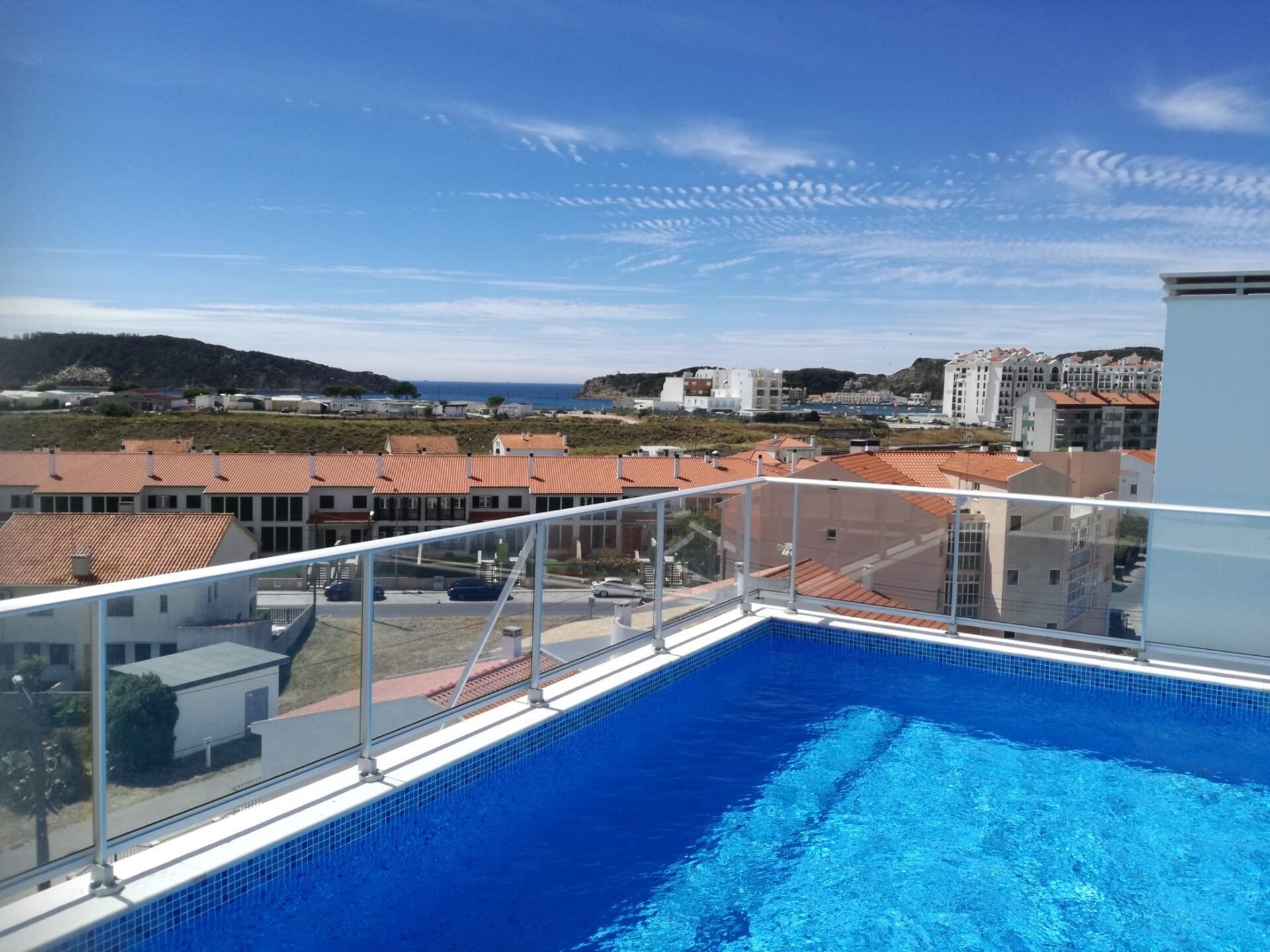 Licht appartement met dakterras en zwembad op 700 meter van de baai - foto 2