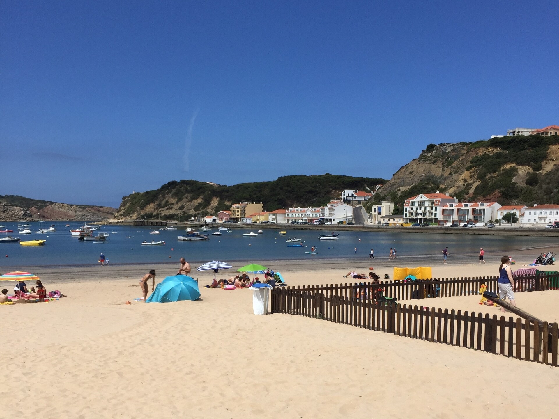 Licht appartement met dakterras en zwembad op 700 meter van de baai - foto 31