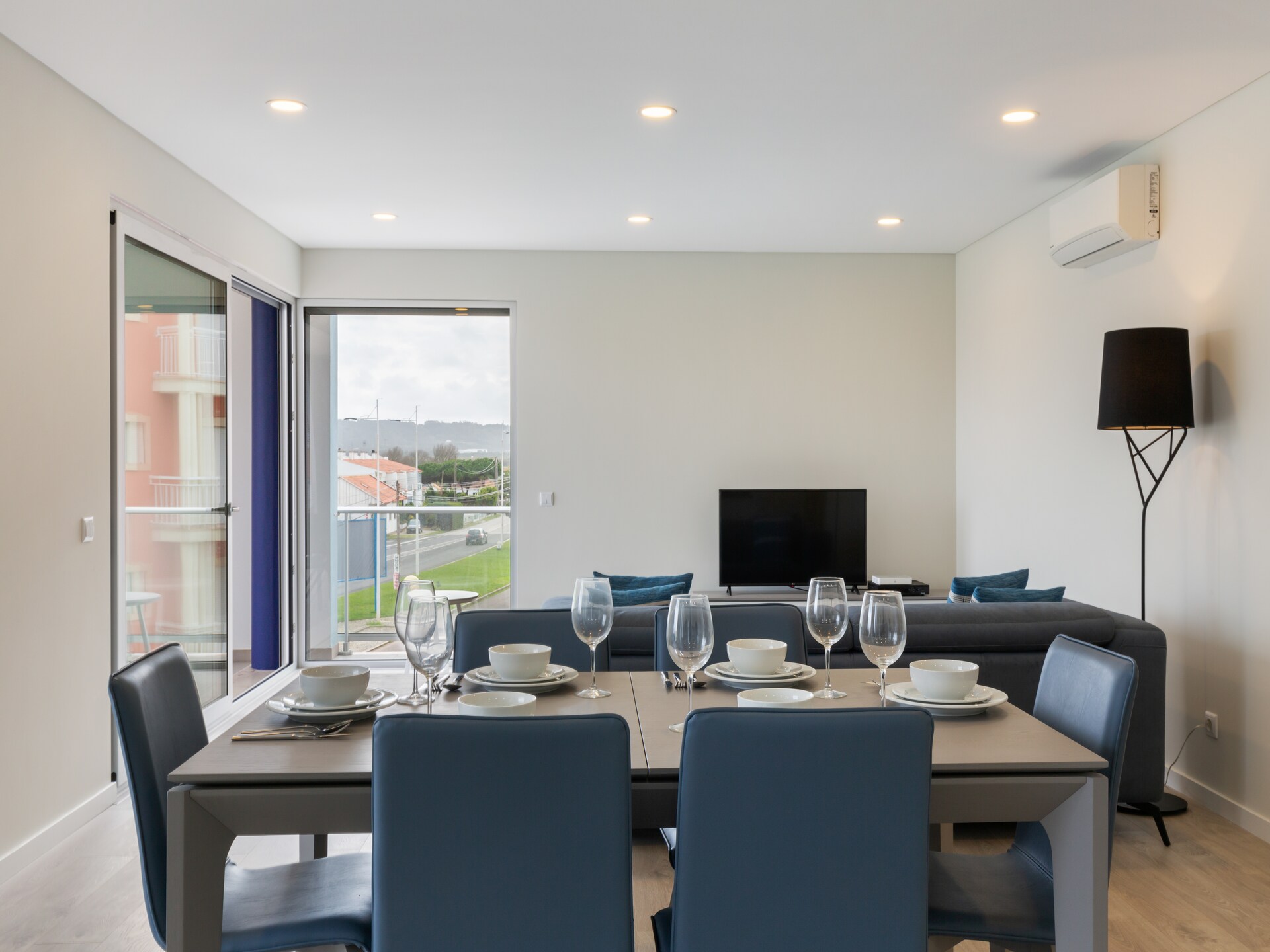 Licht appartement met dakterras en zwembad op 700 meter van de baai - foto 7