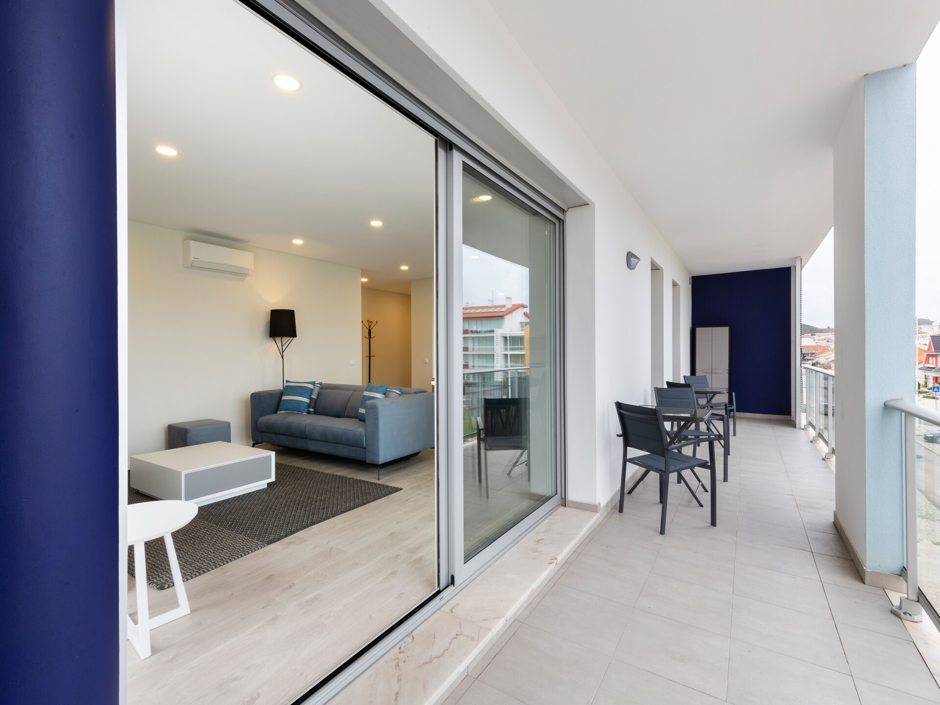 Licht appartement met dakterras en zwembad op 700 meter van de baai - foto 21