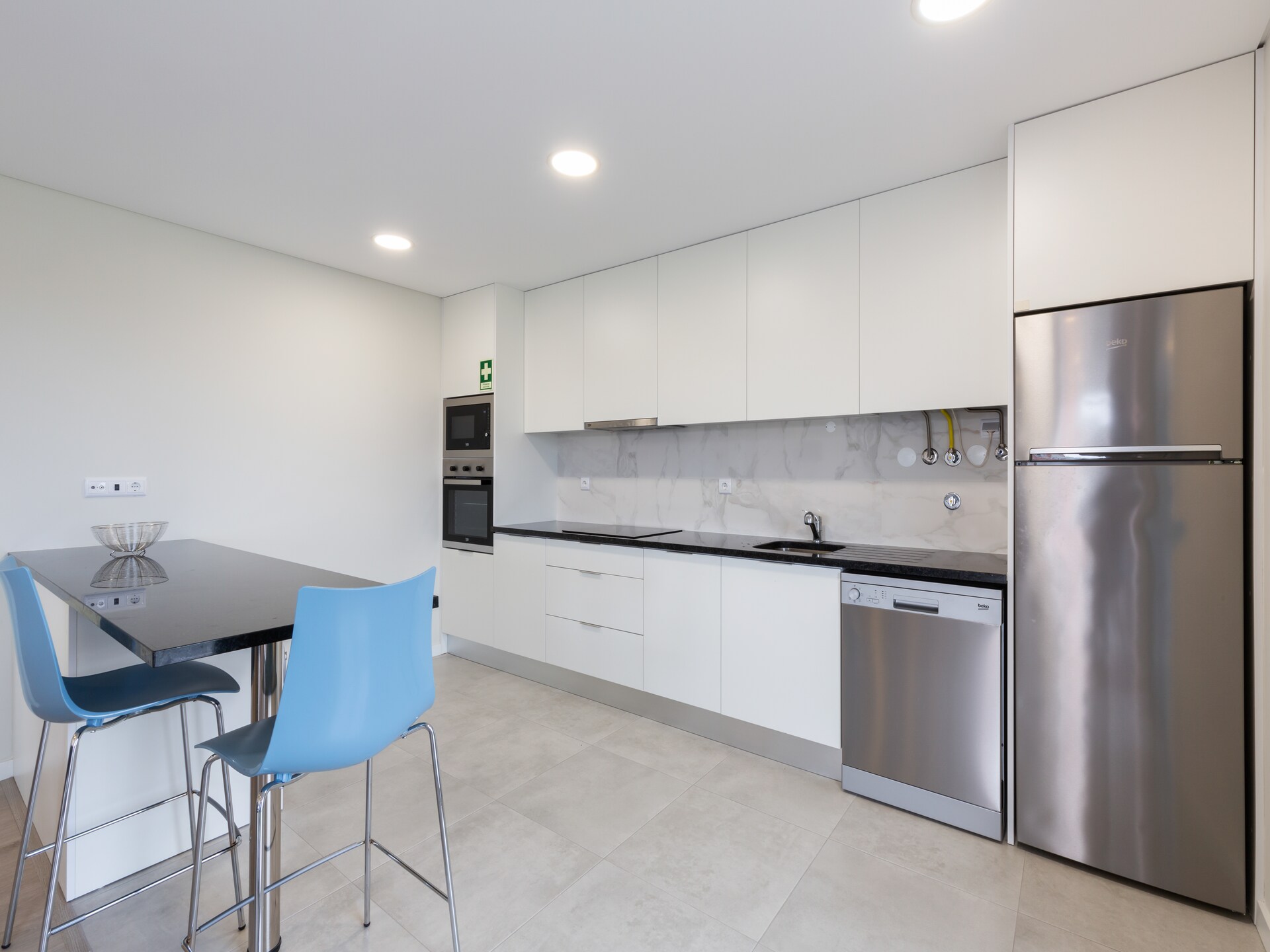 Licht appartement met dakterras en zwembad op 700 meter van de baai - foto 5