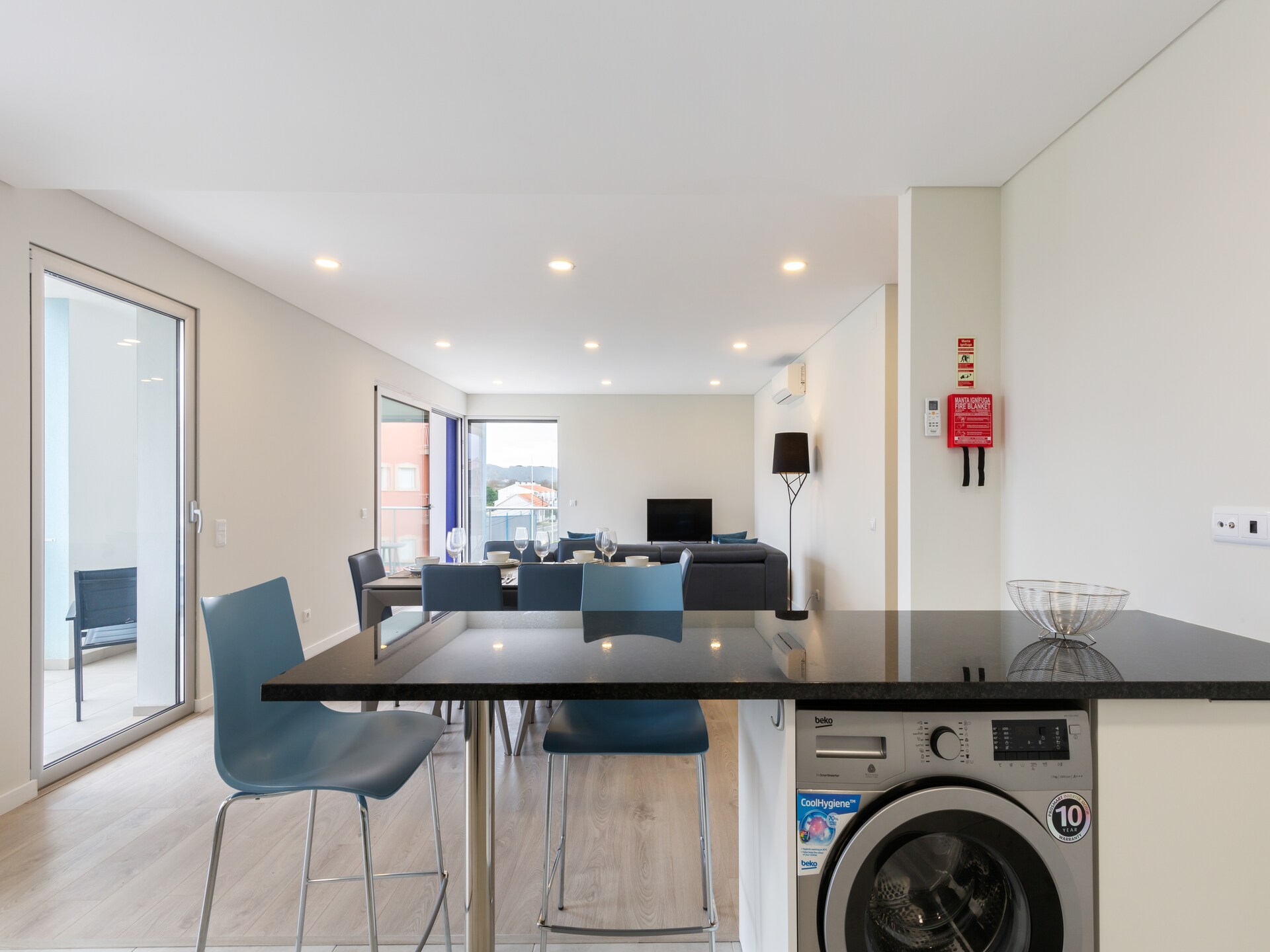 Licht appartement met dakterras en zwembad op 700 meter van de baai - foto 13