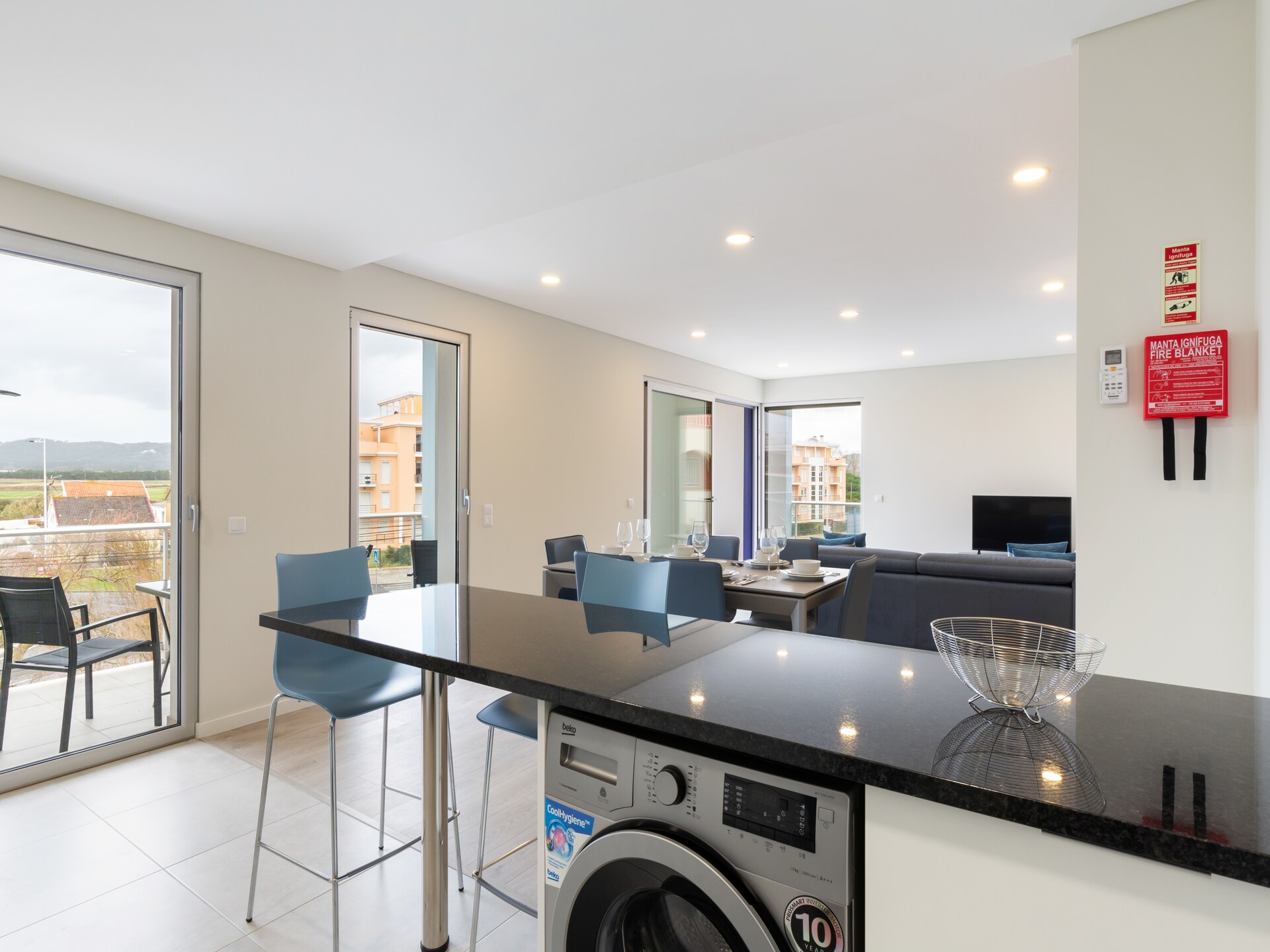 Licht appartement met dakterras en zwembad op 700 meter van de baai - foto 14