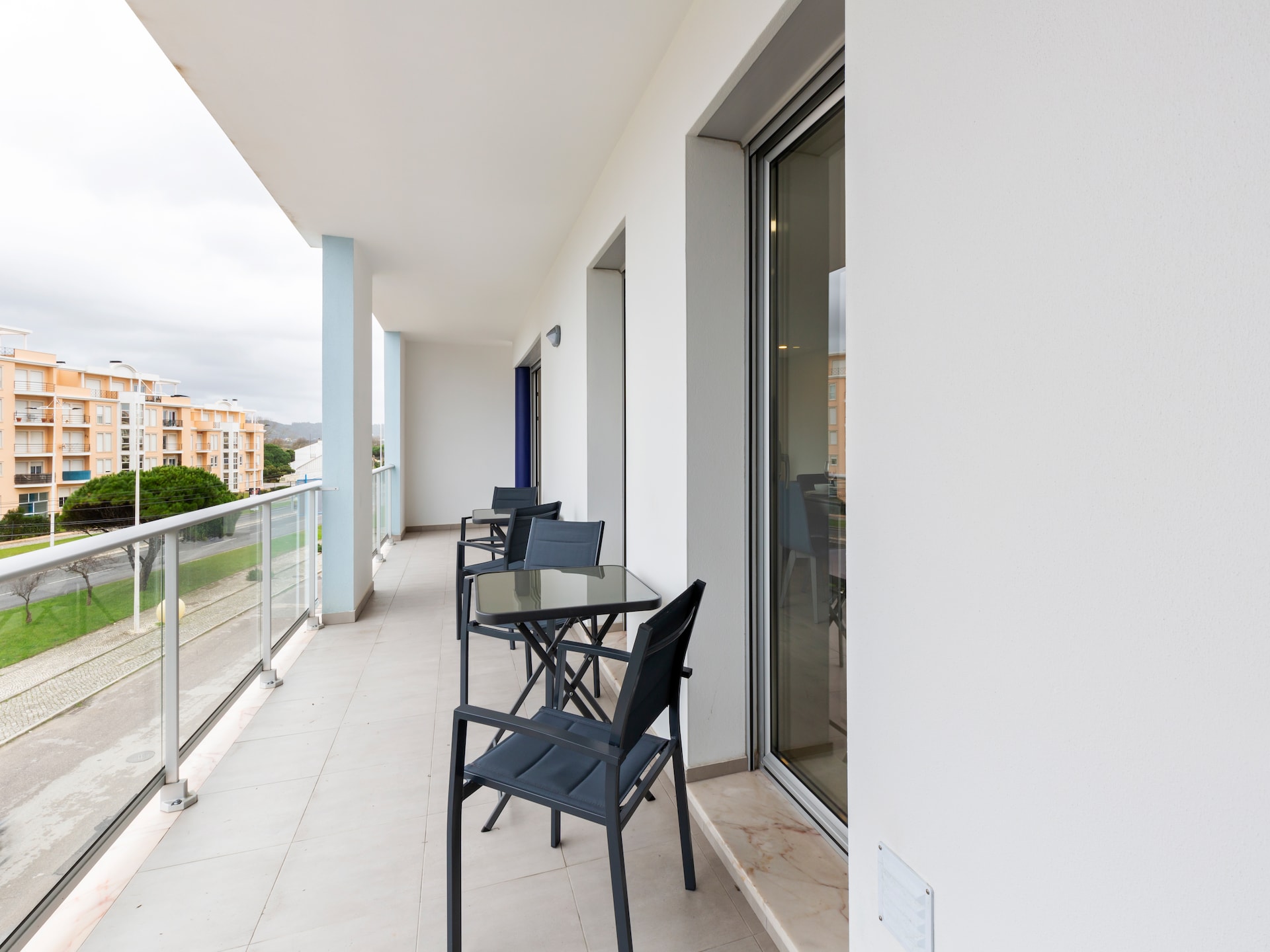 Licht appartement met dakterras en zwembad op 700 meter van de baai - foto 22
