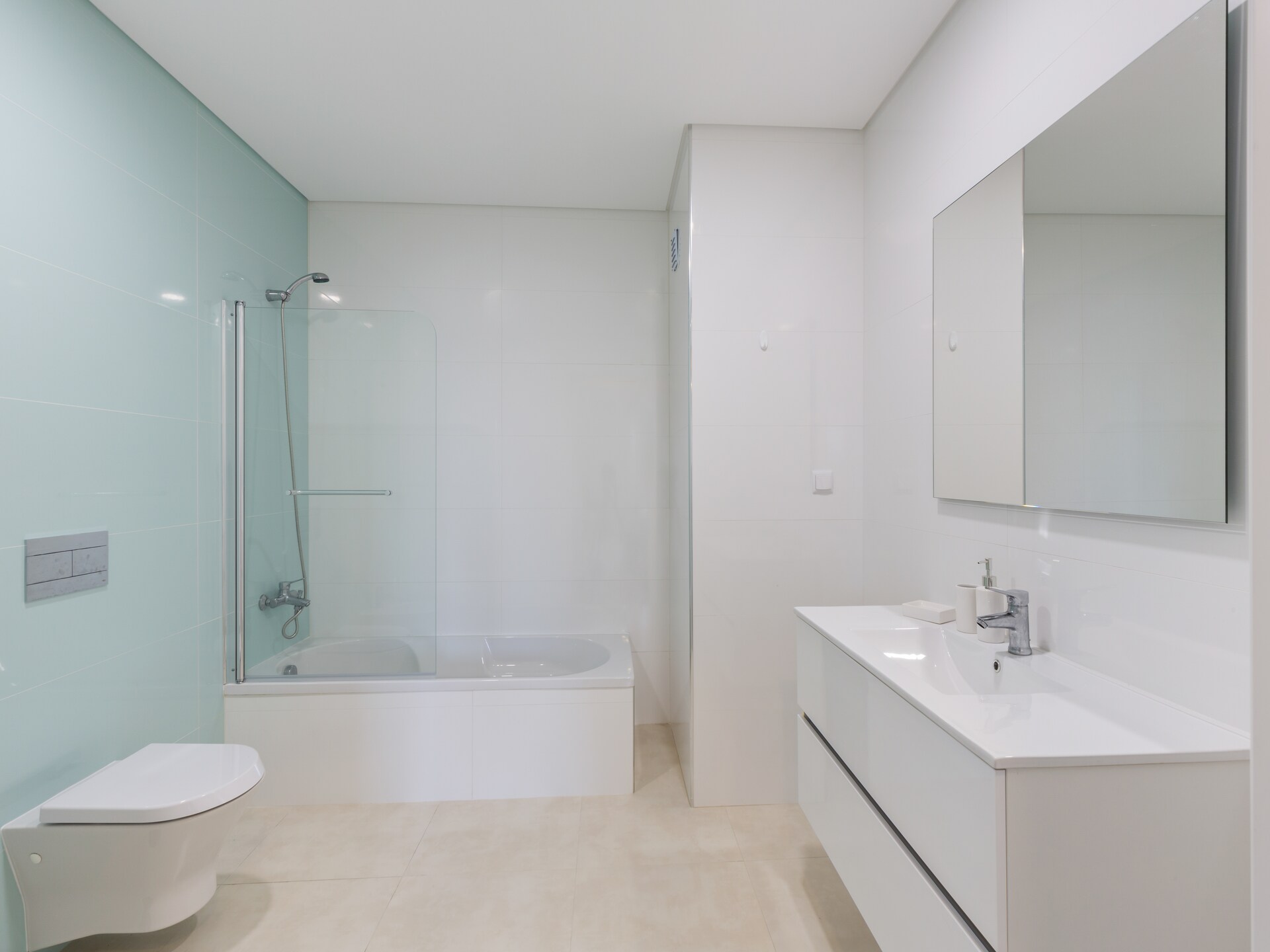 Licht appartement met dakterras en zwembad op 700 meter van de baai - foto 19