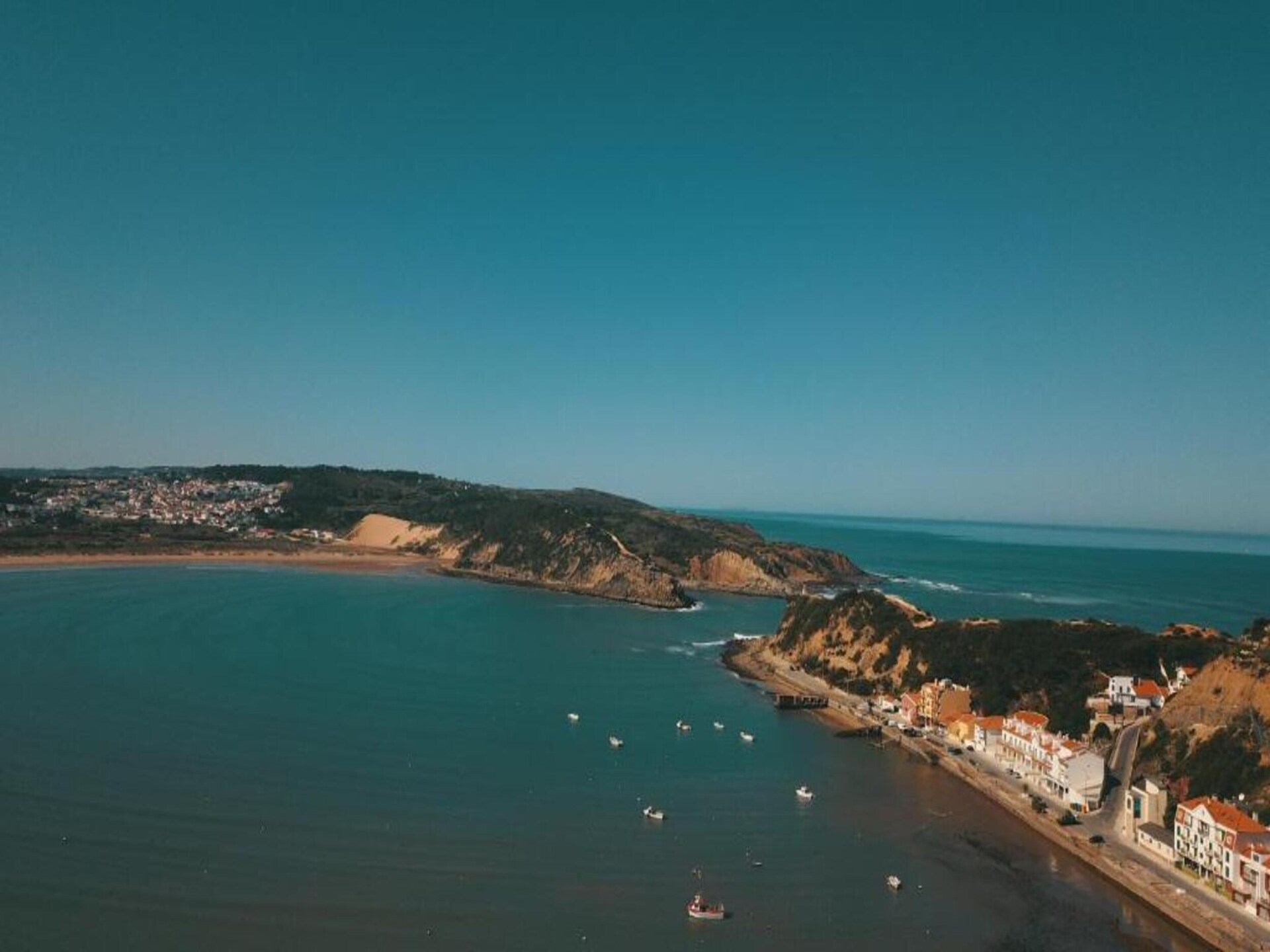 Licht appartement met dakterras en zwembad op 700 meter van de baai - foto 35