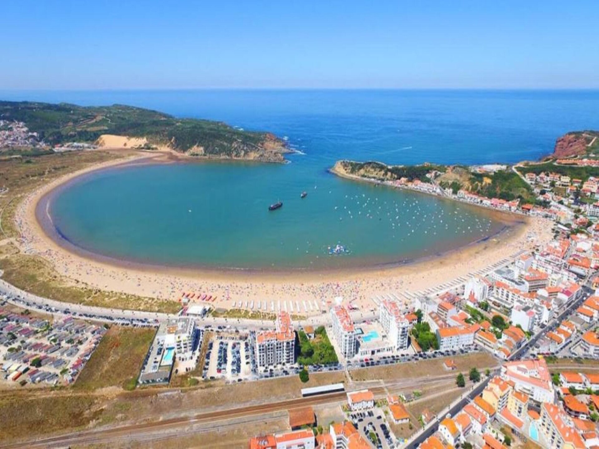 Licht appartement met dakterras en zwembad op 700 meter van de baai - foto 39