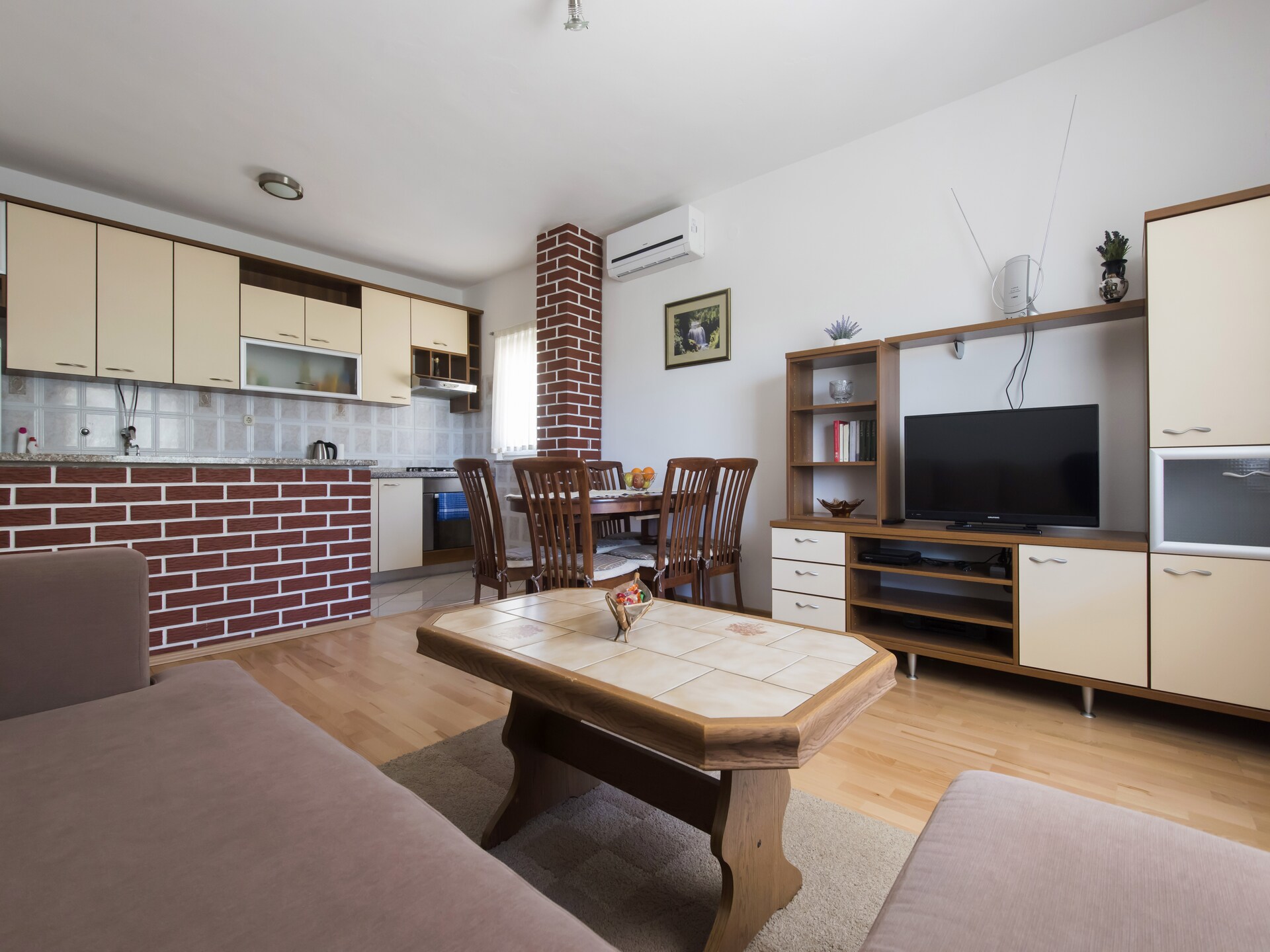 Op 300 m van zee: Ruim appartement in Starigrad Paklenica - foto 12