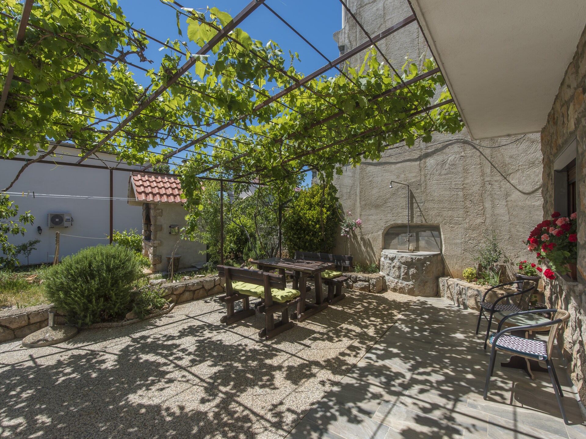 Op 300 m van zee: Ruim appartement in Starigrad Paklenica - foto 8