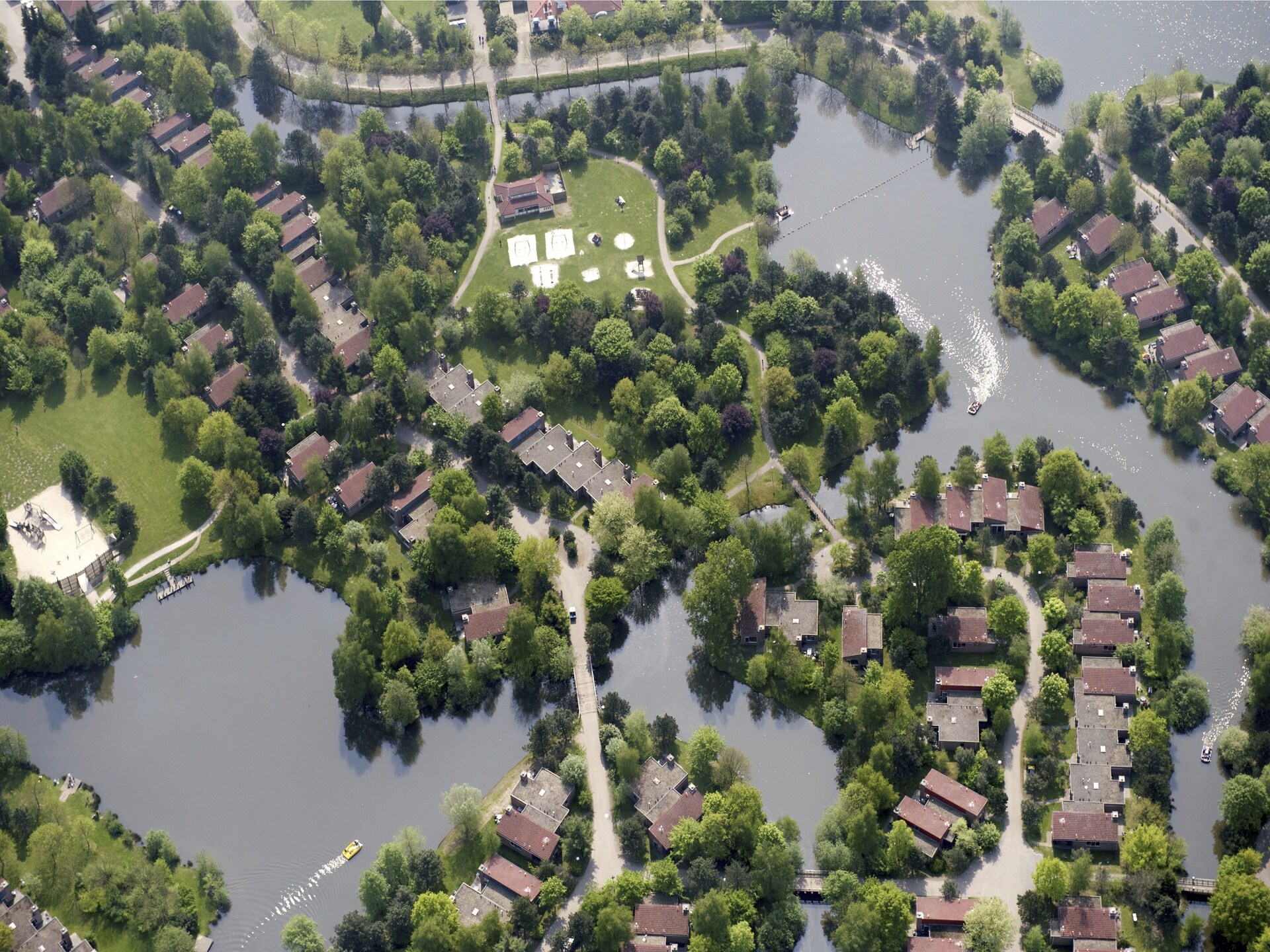 Vrijstaande bungalow voor 6 personen op Vakantiepark Weerterbergen - foto 14