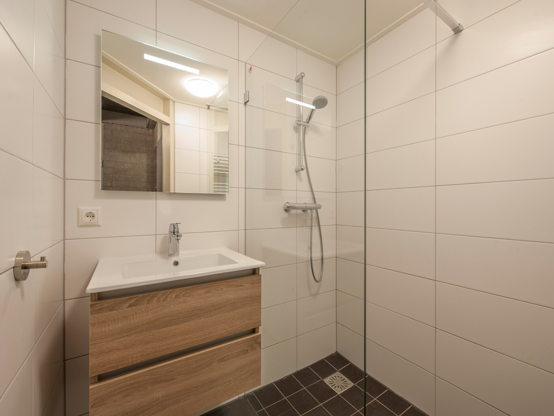 Huisdiervriendelijke 6-persoonsbungalow in groen Weert - foto 7