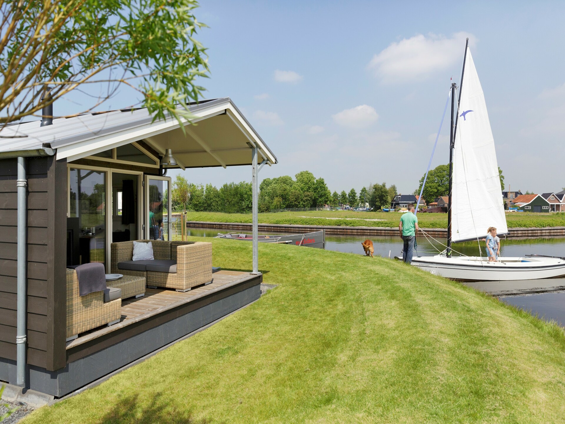 6-persoons watervilla met aanlegsteiger aan het water in Friesland - foto 5