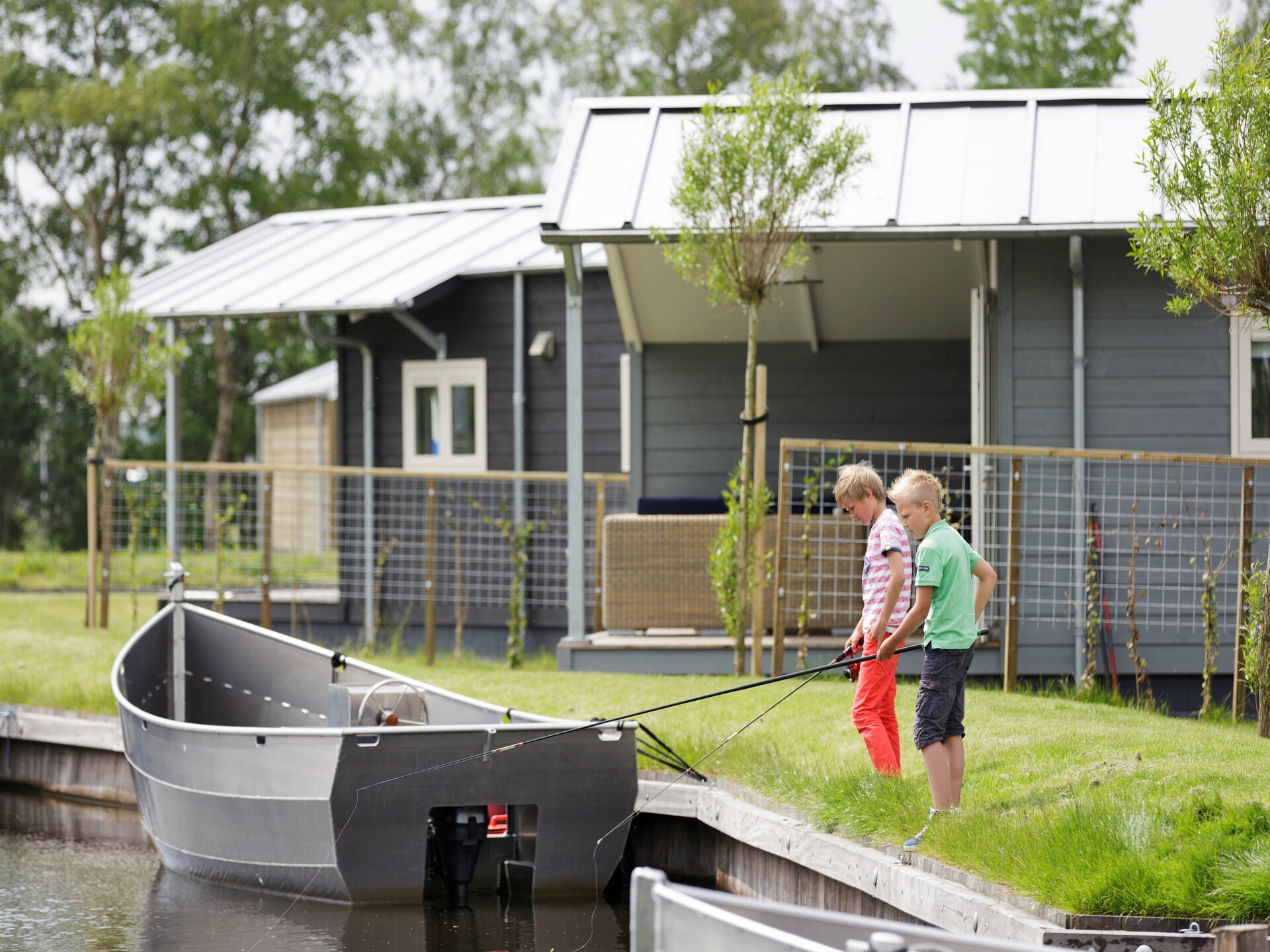 6-persoons watervilla met aanlegsteiger aan het water in Friesland - foto 13