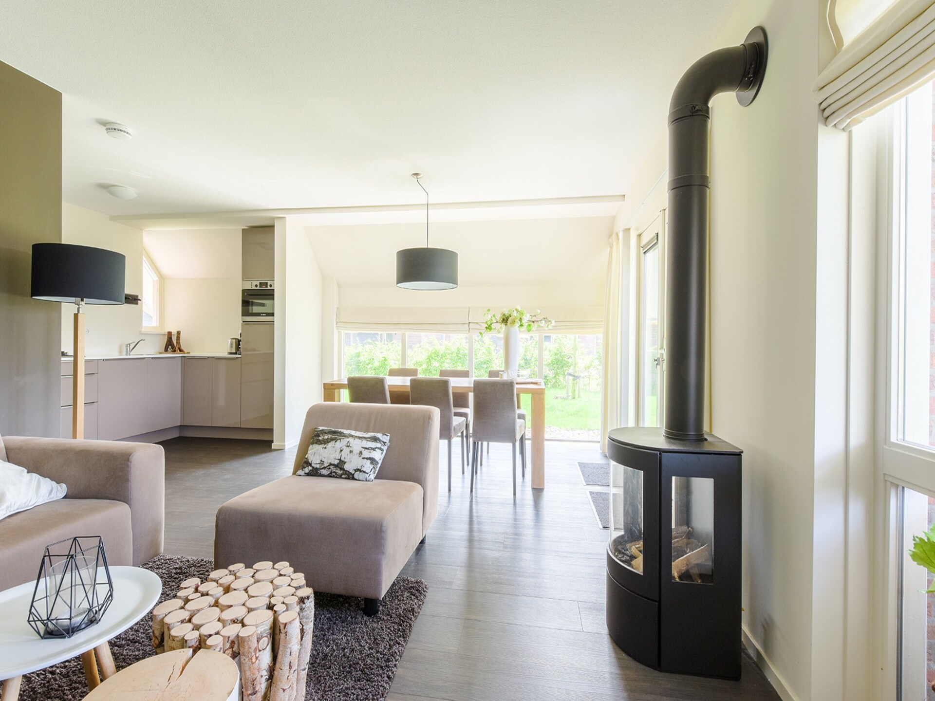 6-persoons watervilla met aanlegsteiger aan het water in Friesland - foto 4