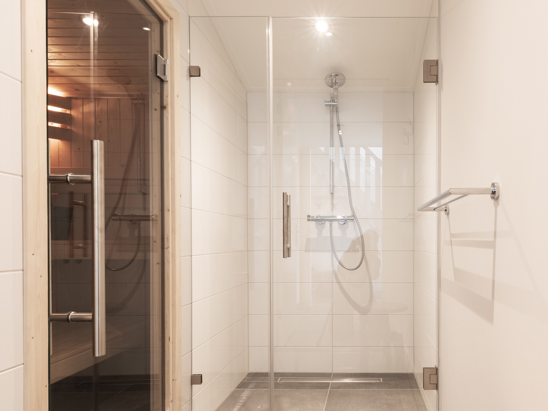 Luxe watervilla met privésauna en eigen steiger aan het Tjeukemeer - foto 18